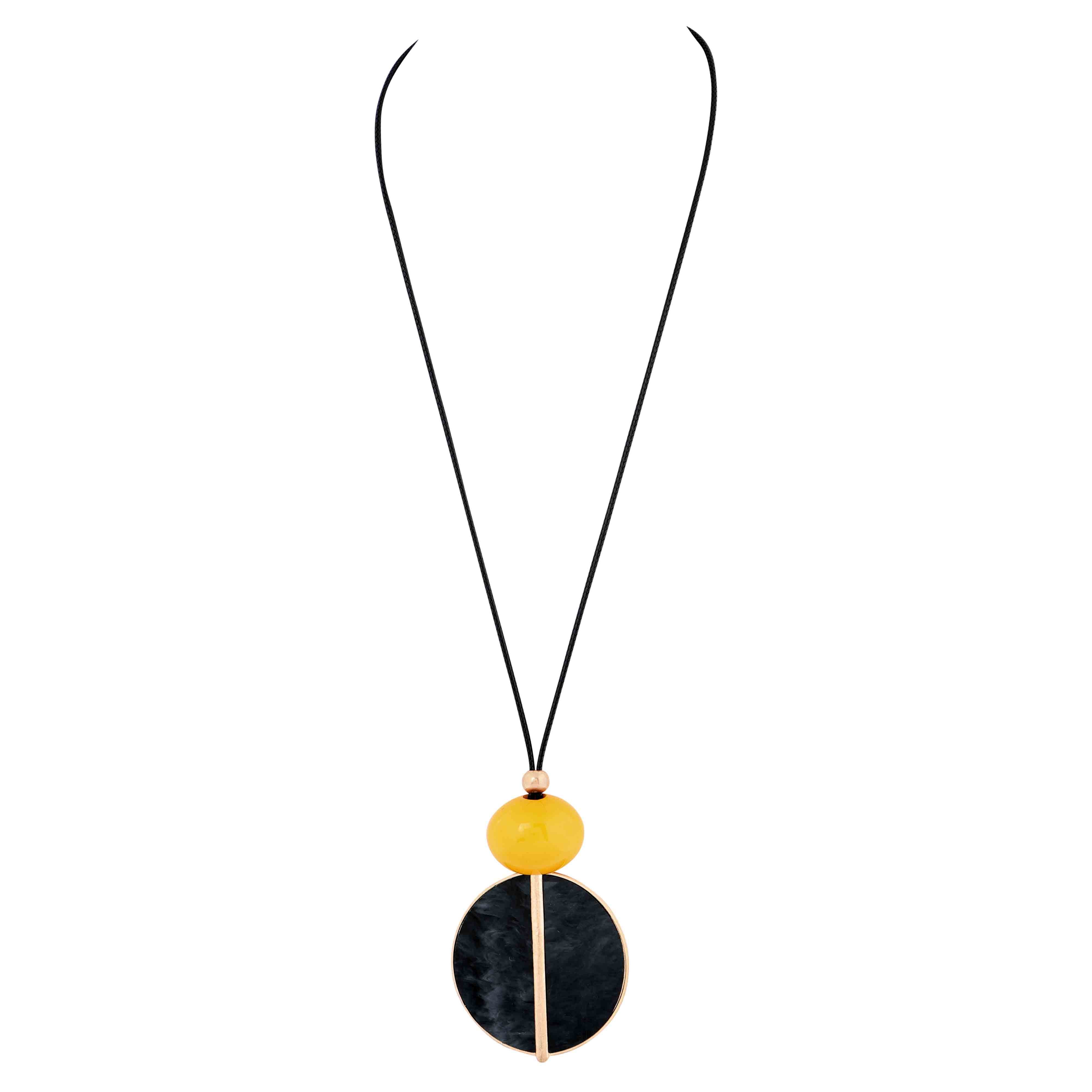 Collier avec pendentif jaune et noir