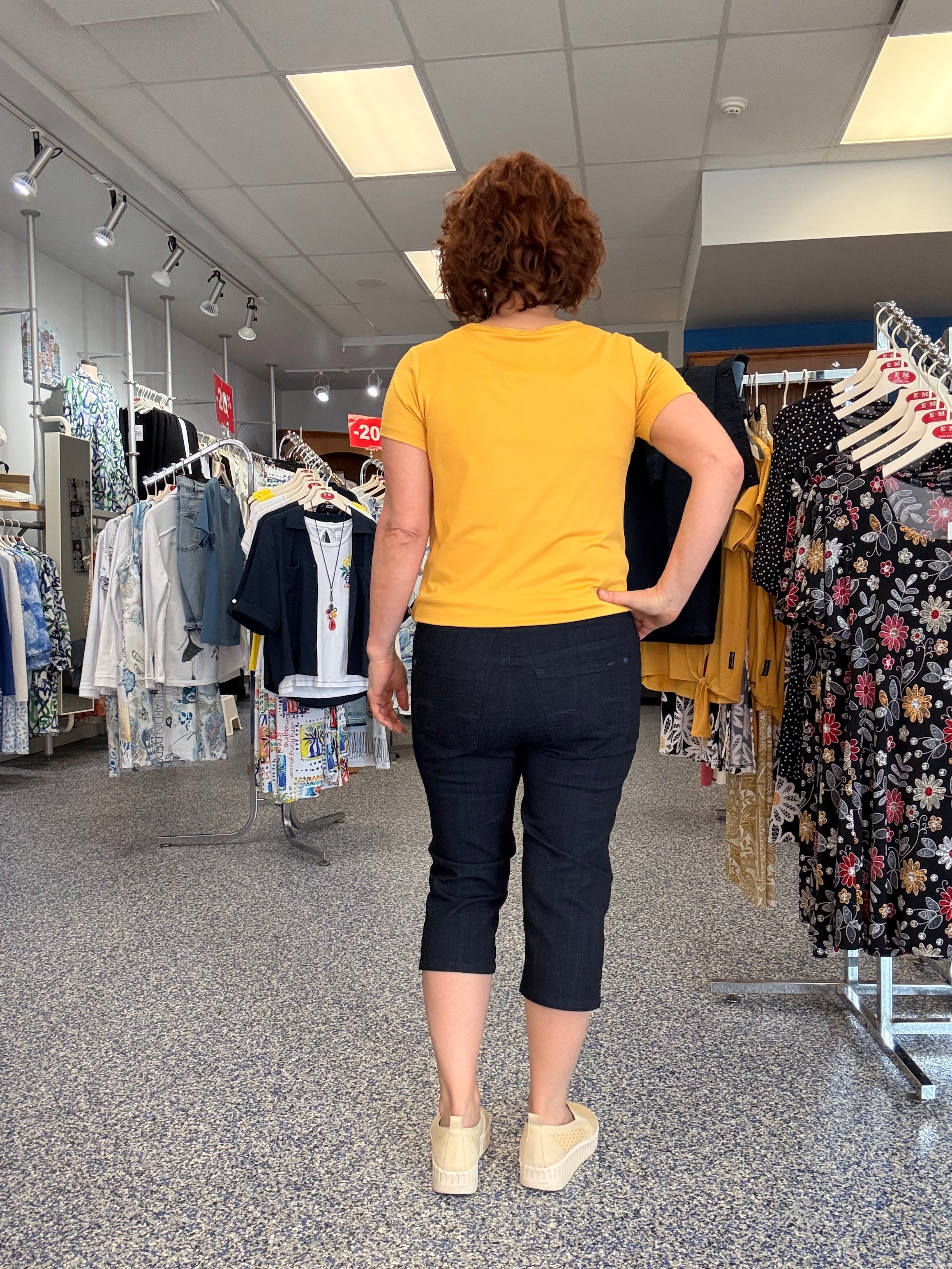 Capri Sans  Zip