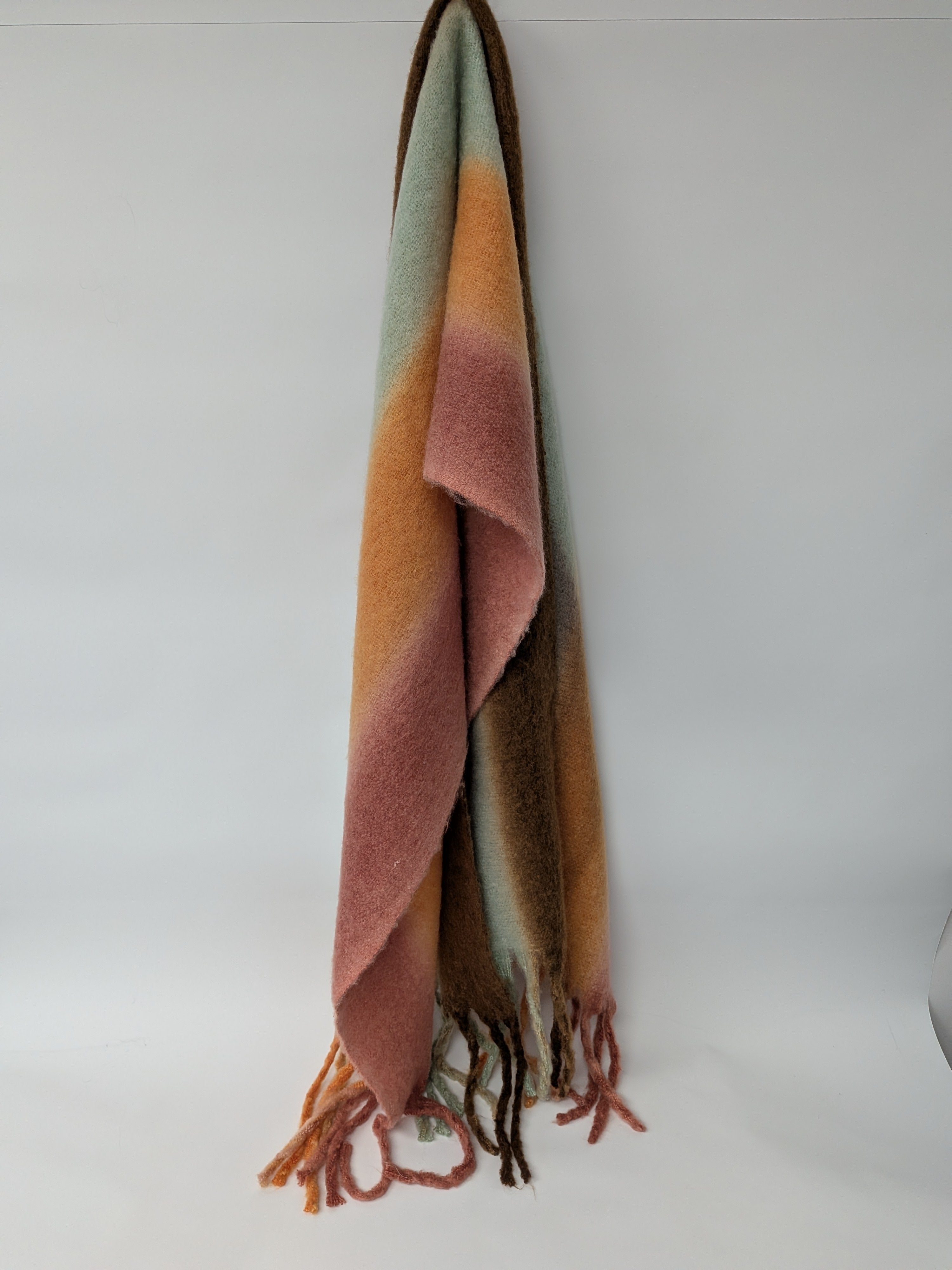 Foulard multicolore à blocs pastel et franges