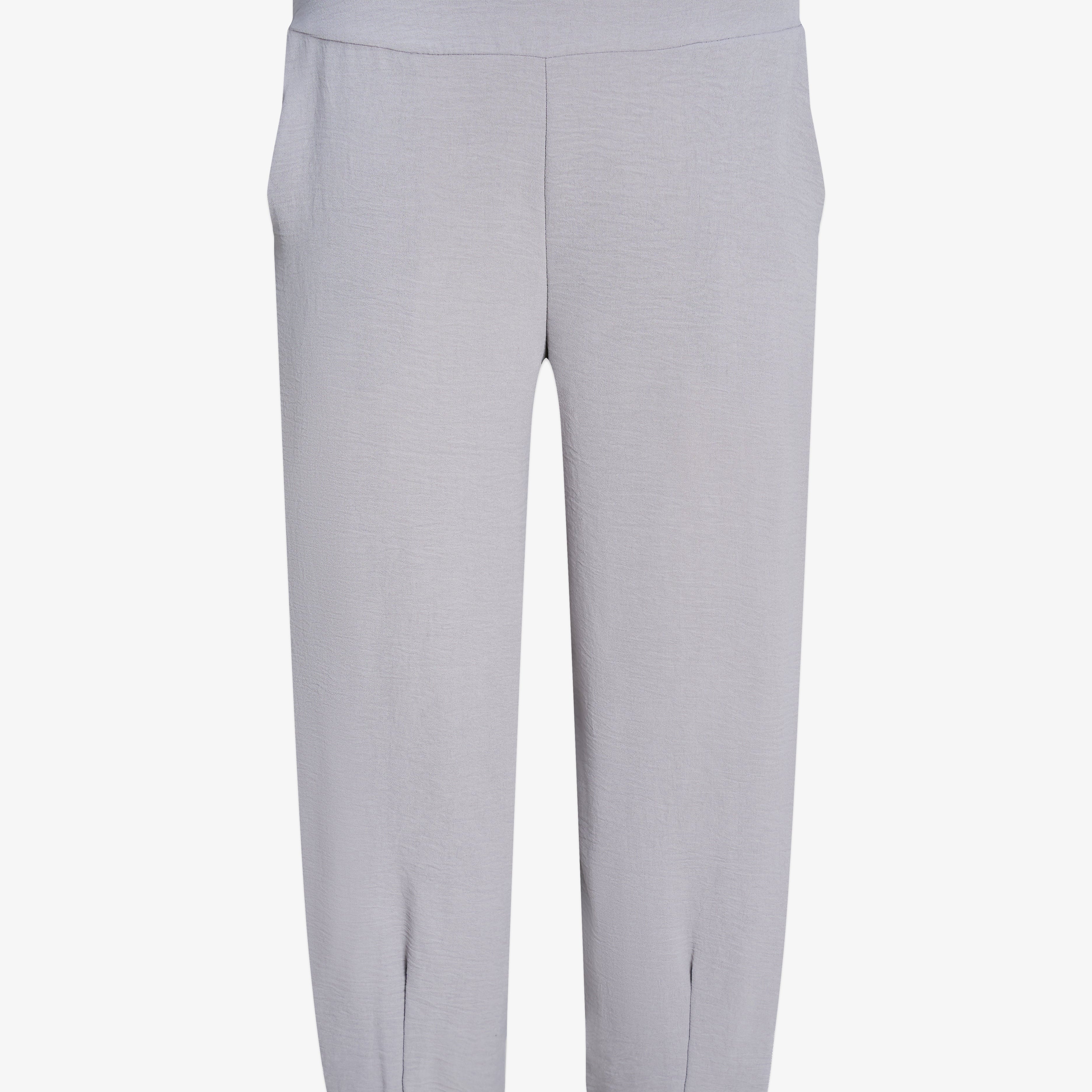 pantalon fluide gris brouillard de la marque M made in Italy, coupe large et tombé aérien en tissu 100% polyester.