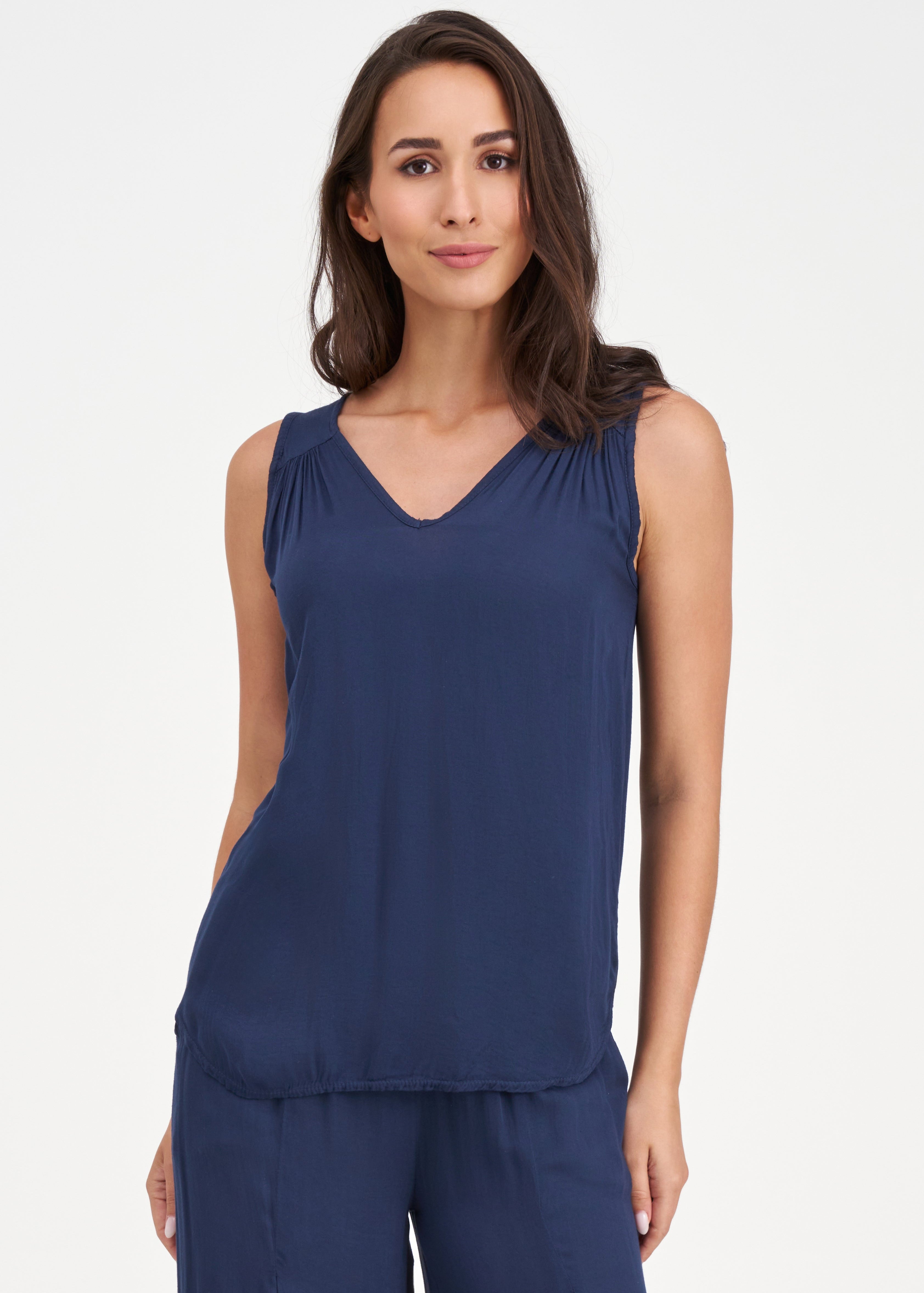 Camisole légère et fluide bleu marine en viscose avec des bretelles délicates, signée M made in Italy.