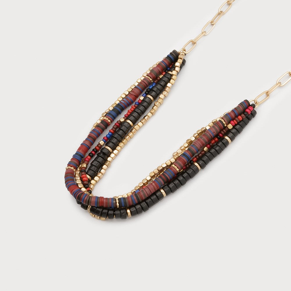 Collier cinq rangs en billes multicolores avec chaîne dorée