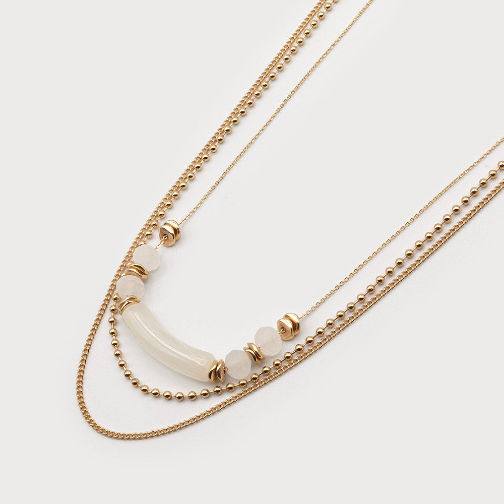 Collier trois rangs ivoire et or avec tube courbé en résine