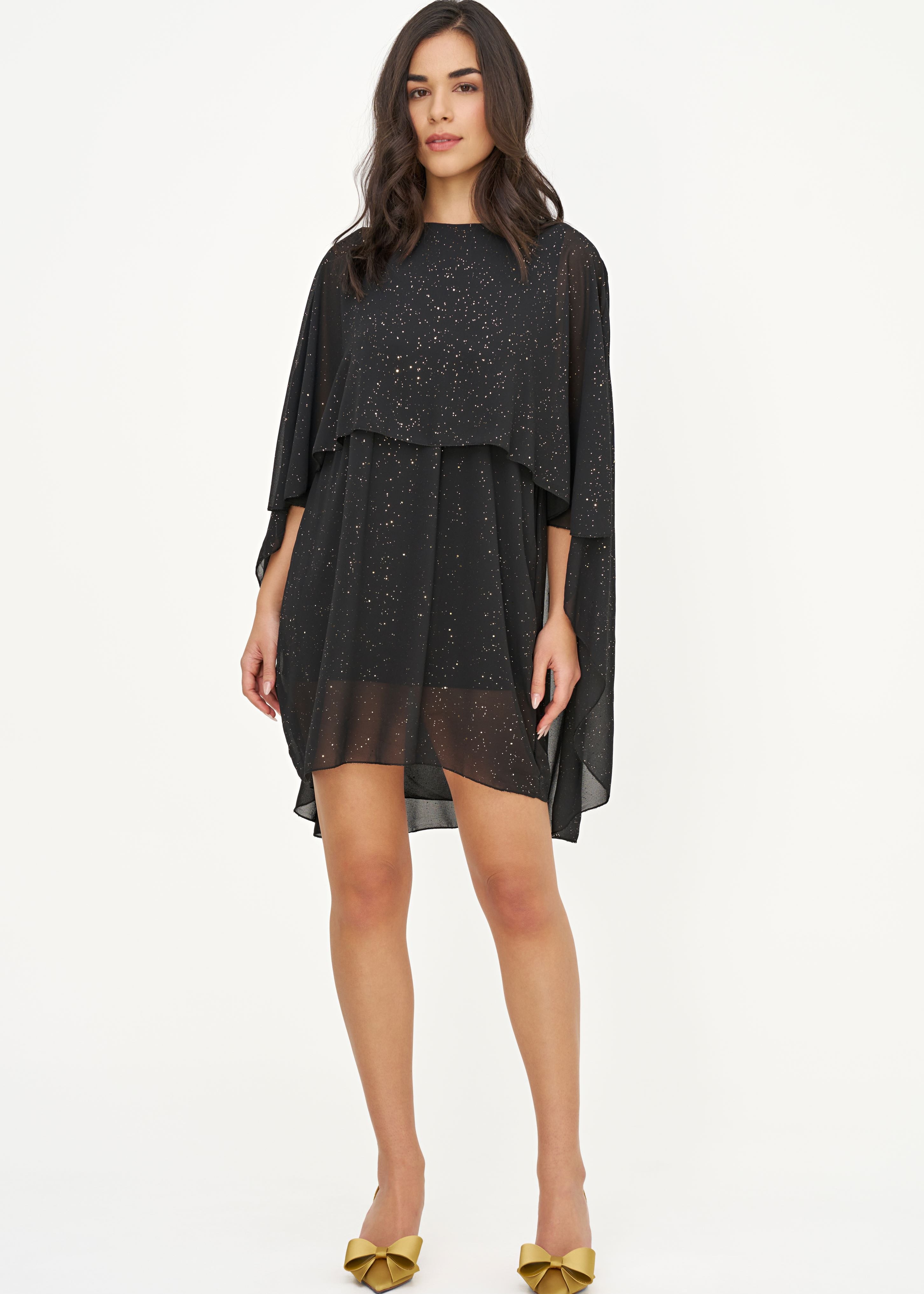Robe noire fluide avec poncho et reflets dorés, vue de face