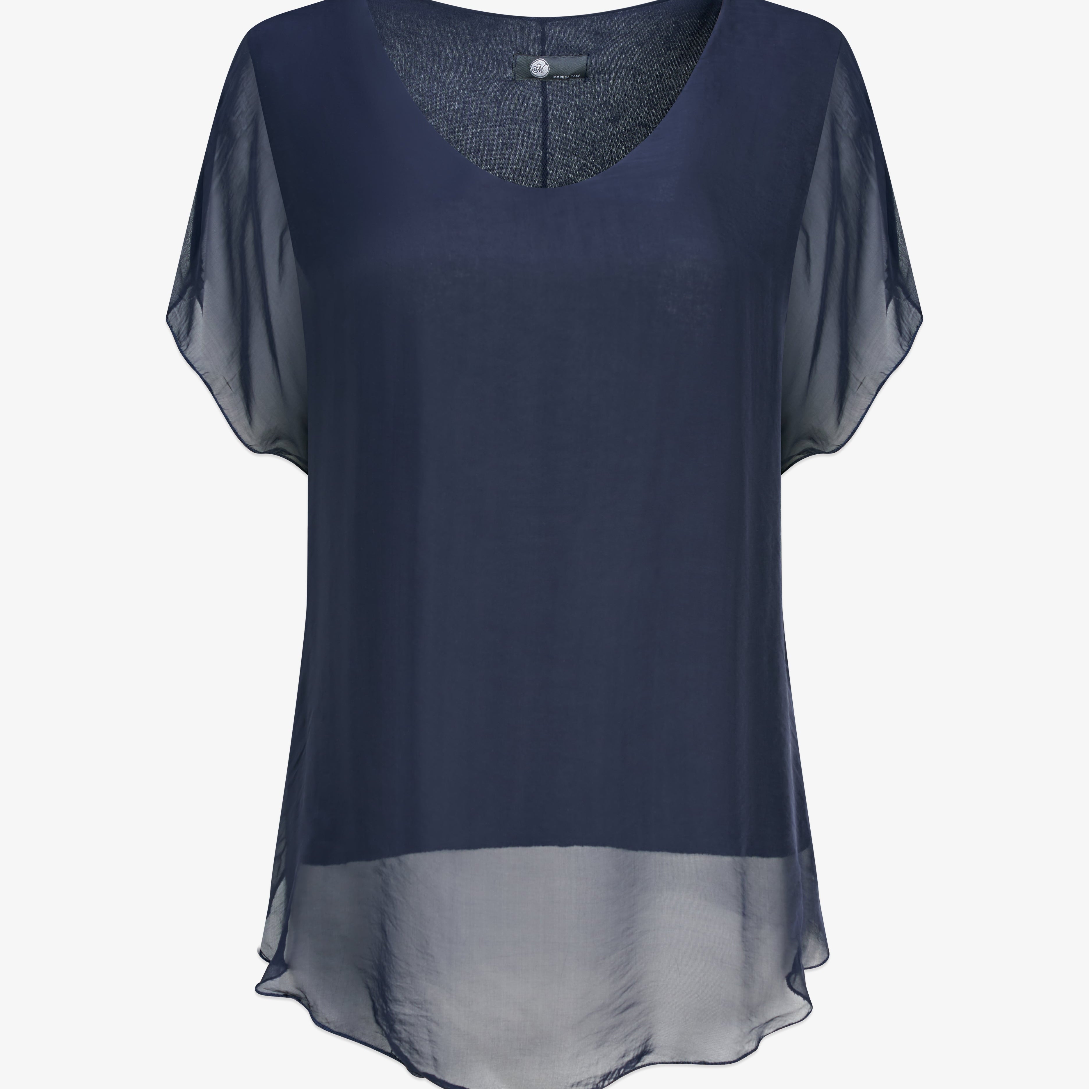 T-shirt fluide à manches courtes en mélange de soie et viscose, couleur bleu marine, affichant un fini légèrement satiné.