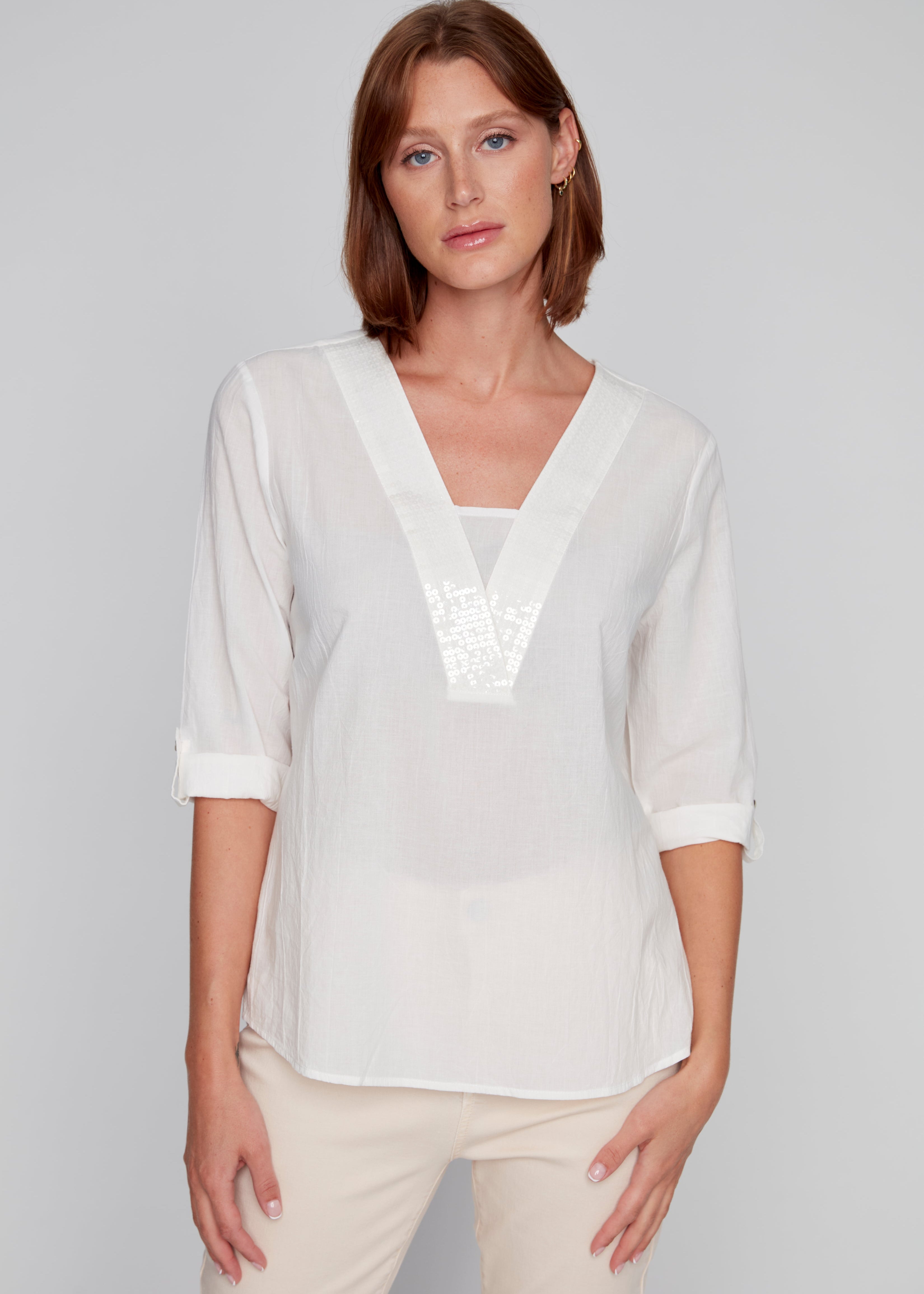 251-5012-OFFWHITE_.Chandail_Manches_3_4_Col_en_V_Brillant_CYC.jpg