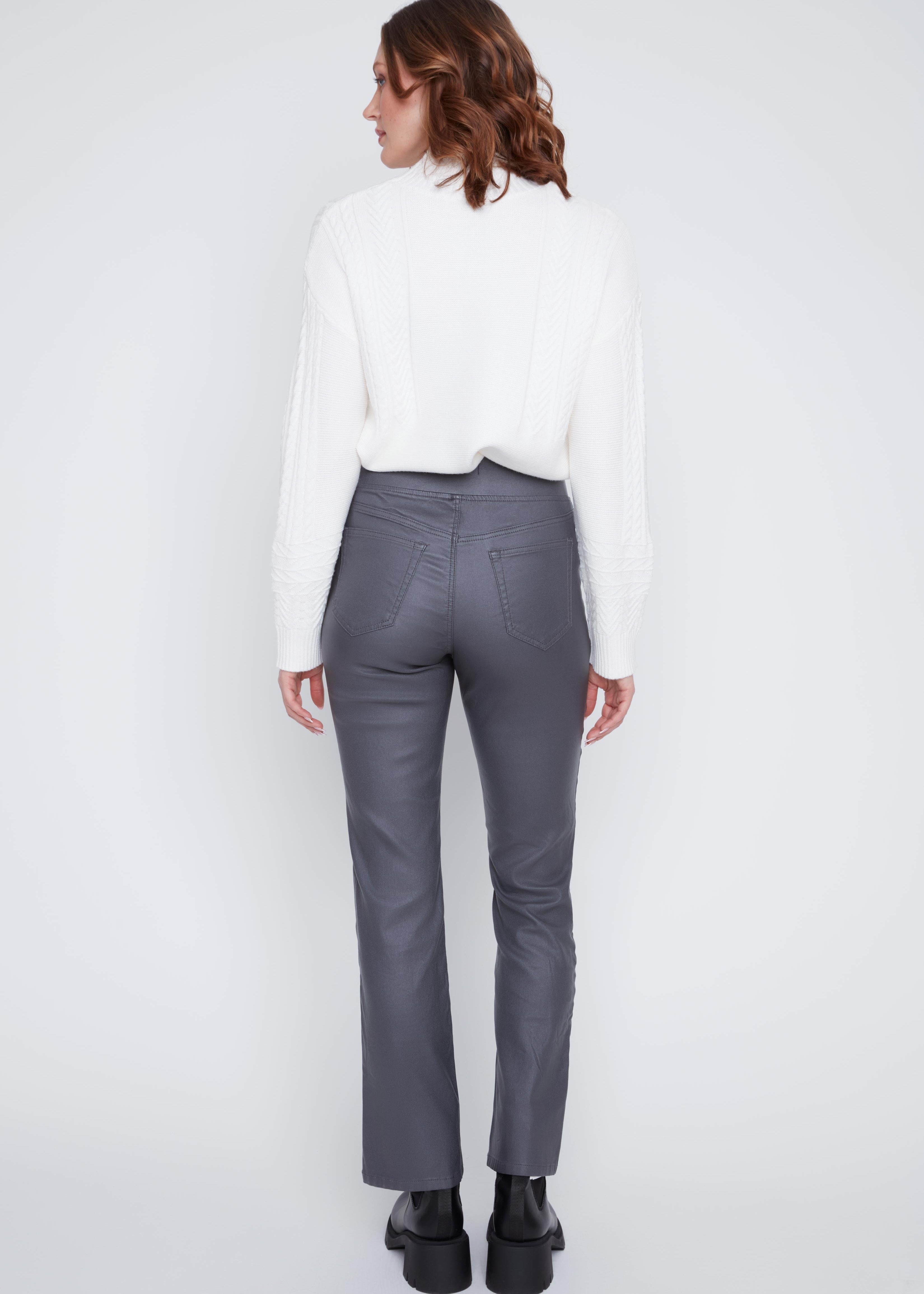 Pantalon pull-on Cyc de couleur gris métallique, à jambe évasée avec une petite fente au bas.