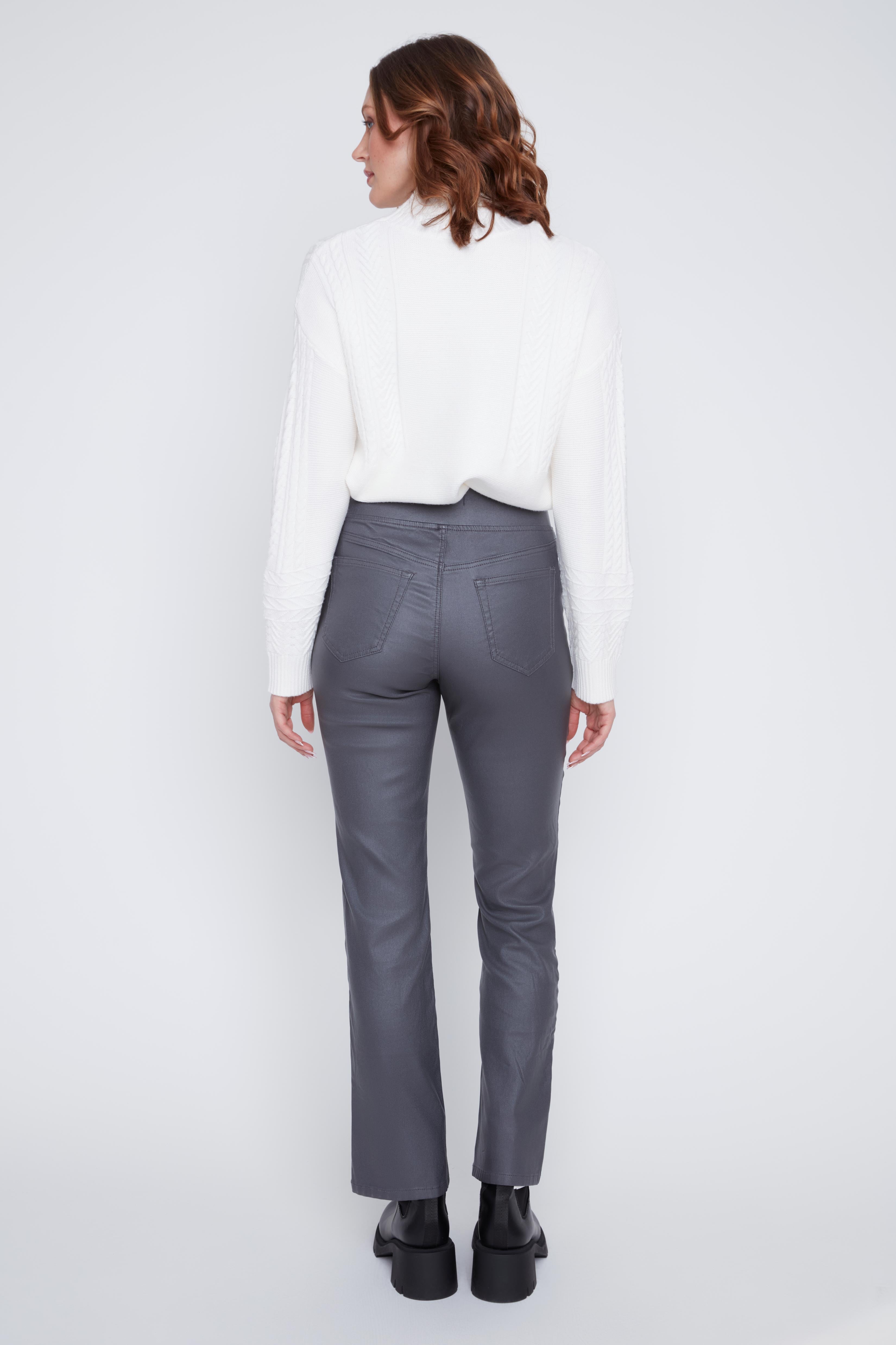 Pantalon pull-on Cyc de couleur gris métallique, à jambe évasée avec une petite fente au bas.