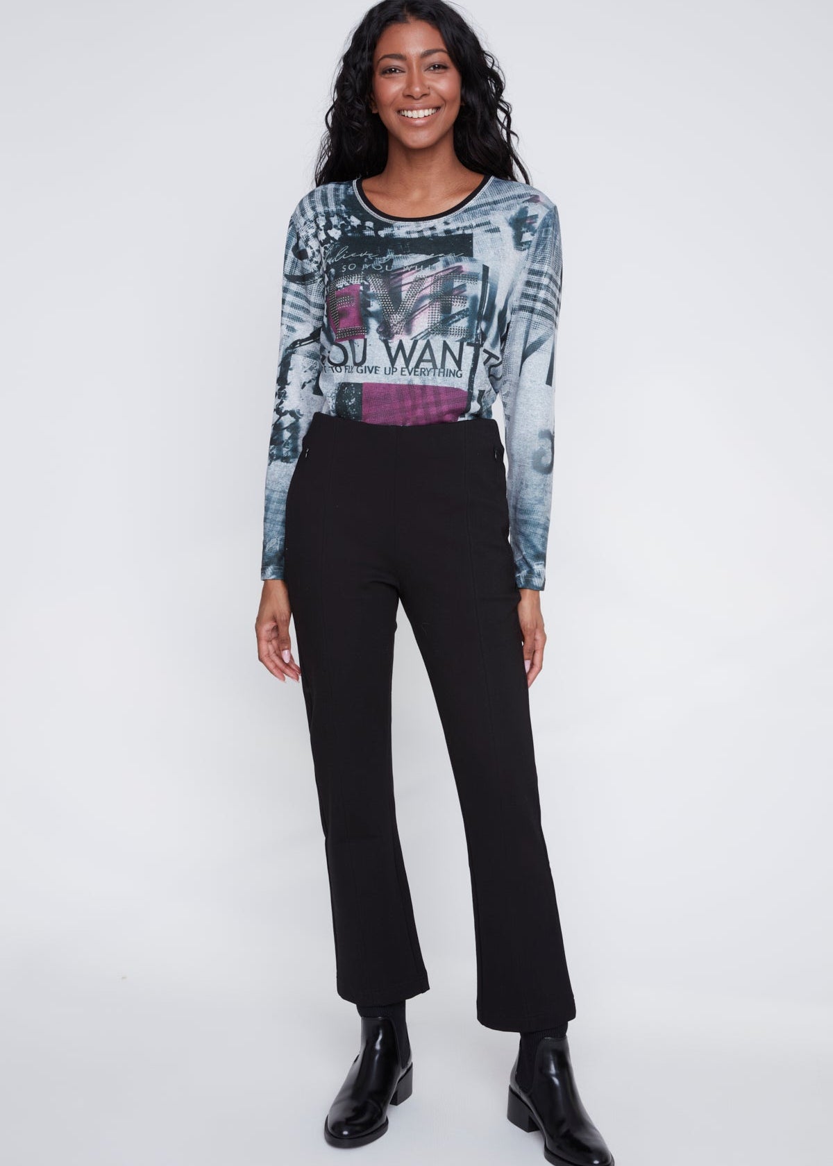 Pantalon étroit pour femme, sans fermeture éclair, facile à enfiler. Tissu doux en rayonne mélangée. Disponible en noir, brun, et charcoal. Marque Coco Y Club.