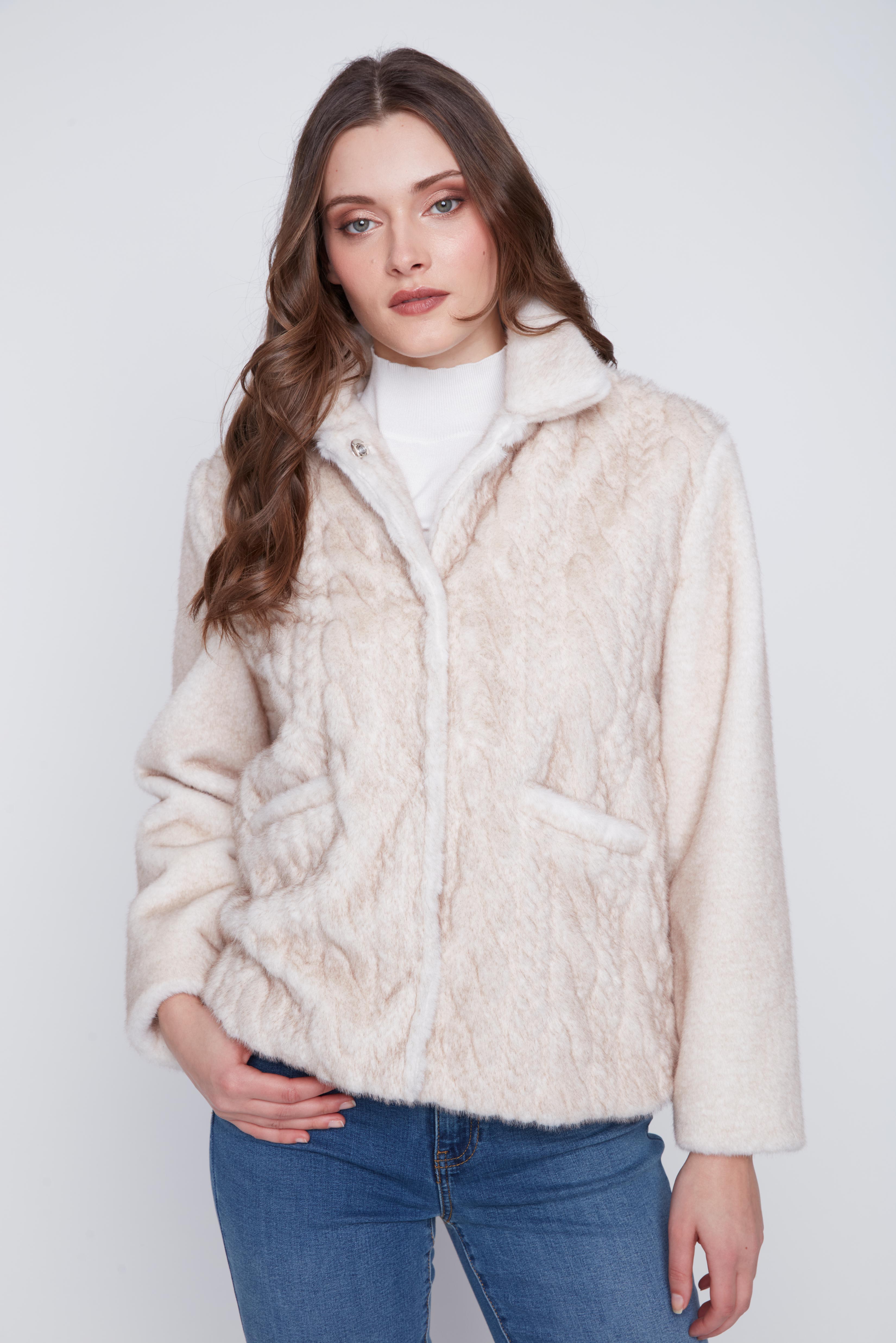 Manteau Cyc Coco Y Club en fausse fourrure végane avec détails de torsades.