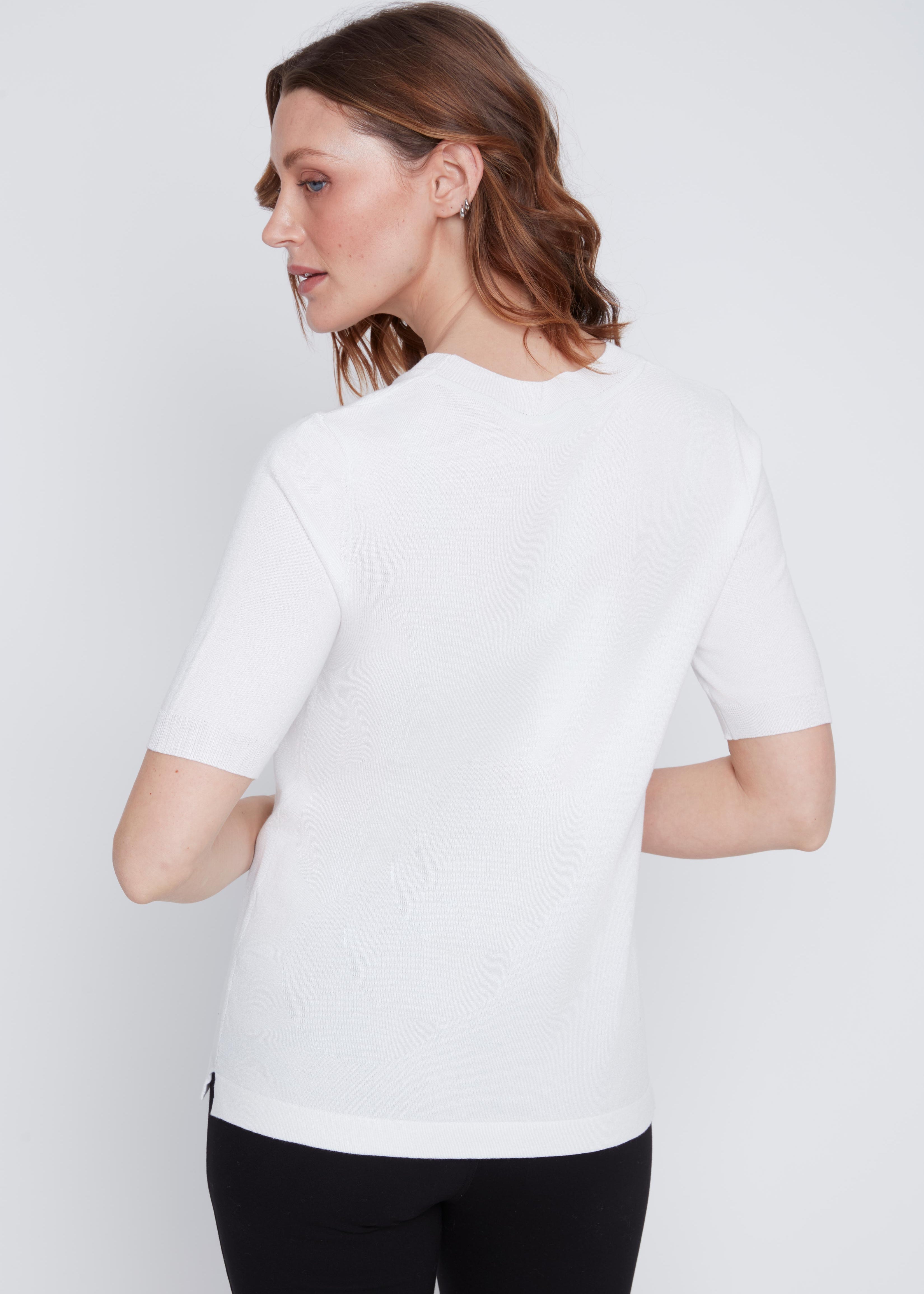 T-shirt Cyc en tricot fin, doux et léger, avec un col rond.