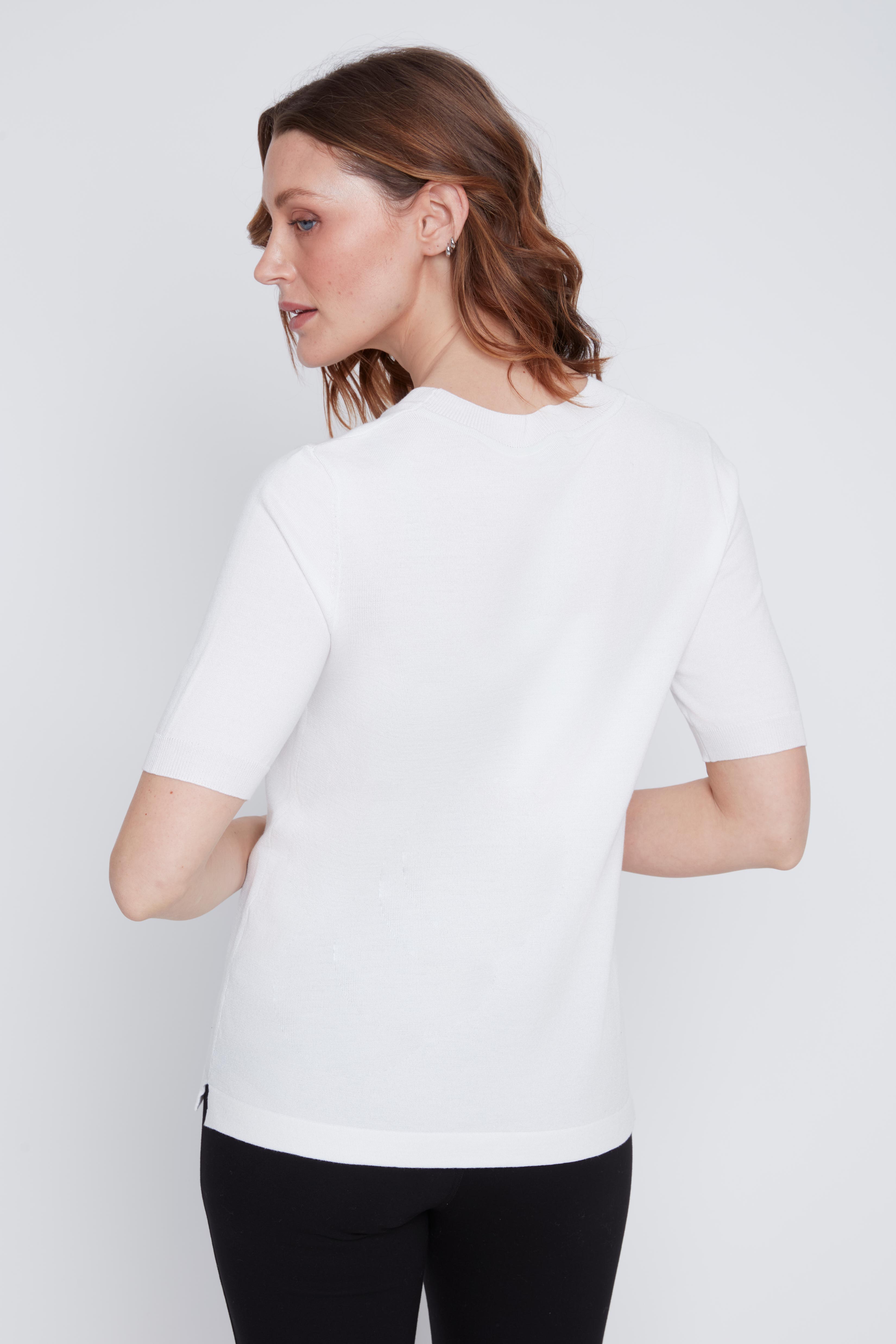 T-shirt Cyc en tricot fin, doux et léger, avec un col rond.