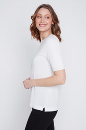 T-shirt Cyc en tricot fin, doux et léger, avec un col rond.