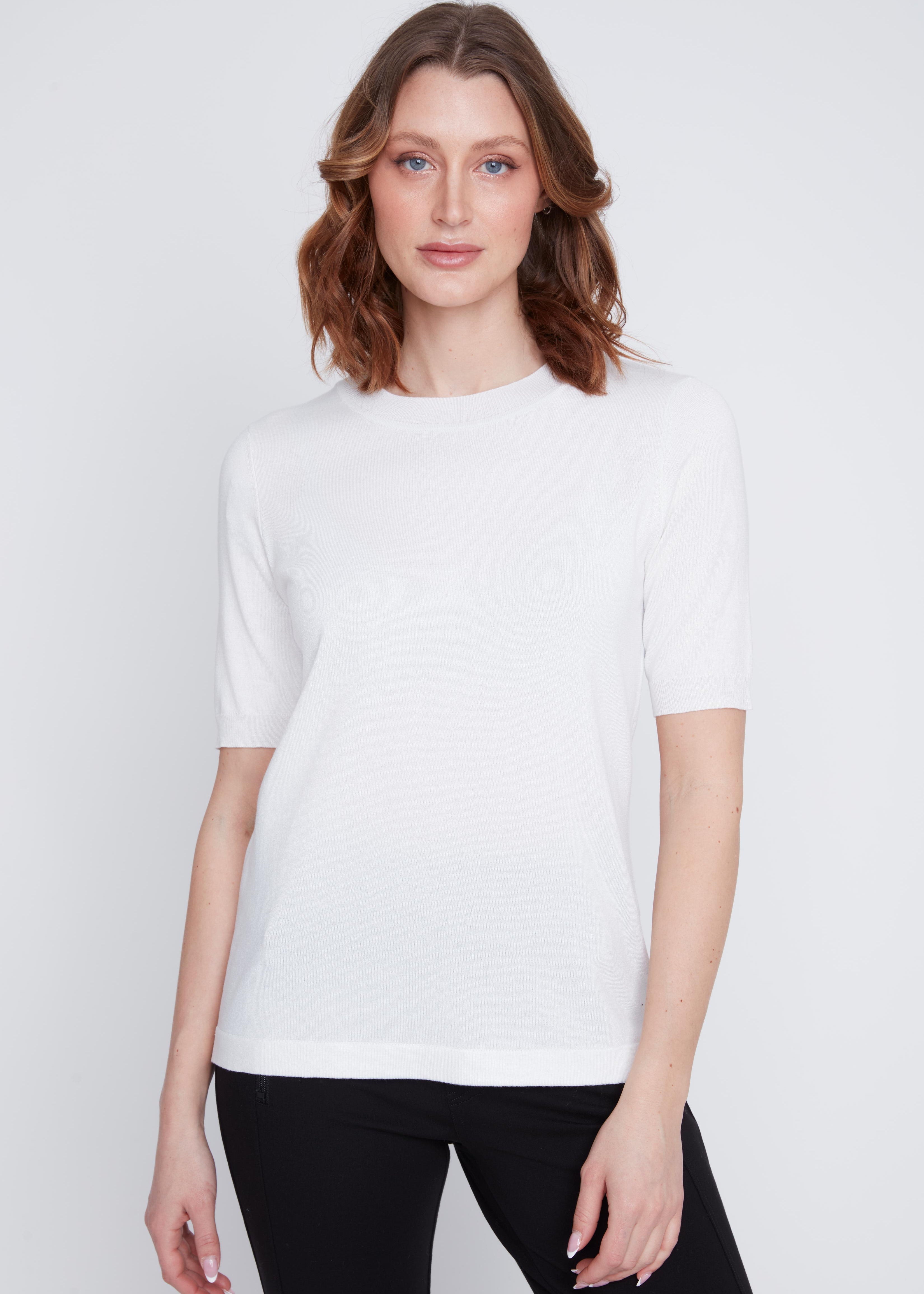 T-shirt Cyc en tricot fin, doux et léger, avec un col rond.