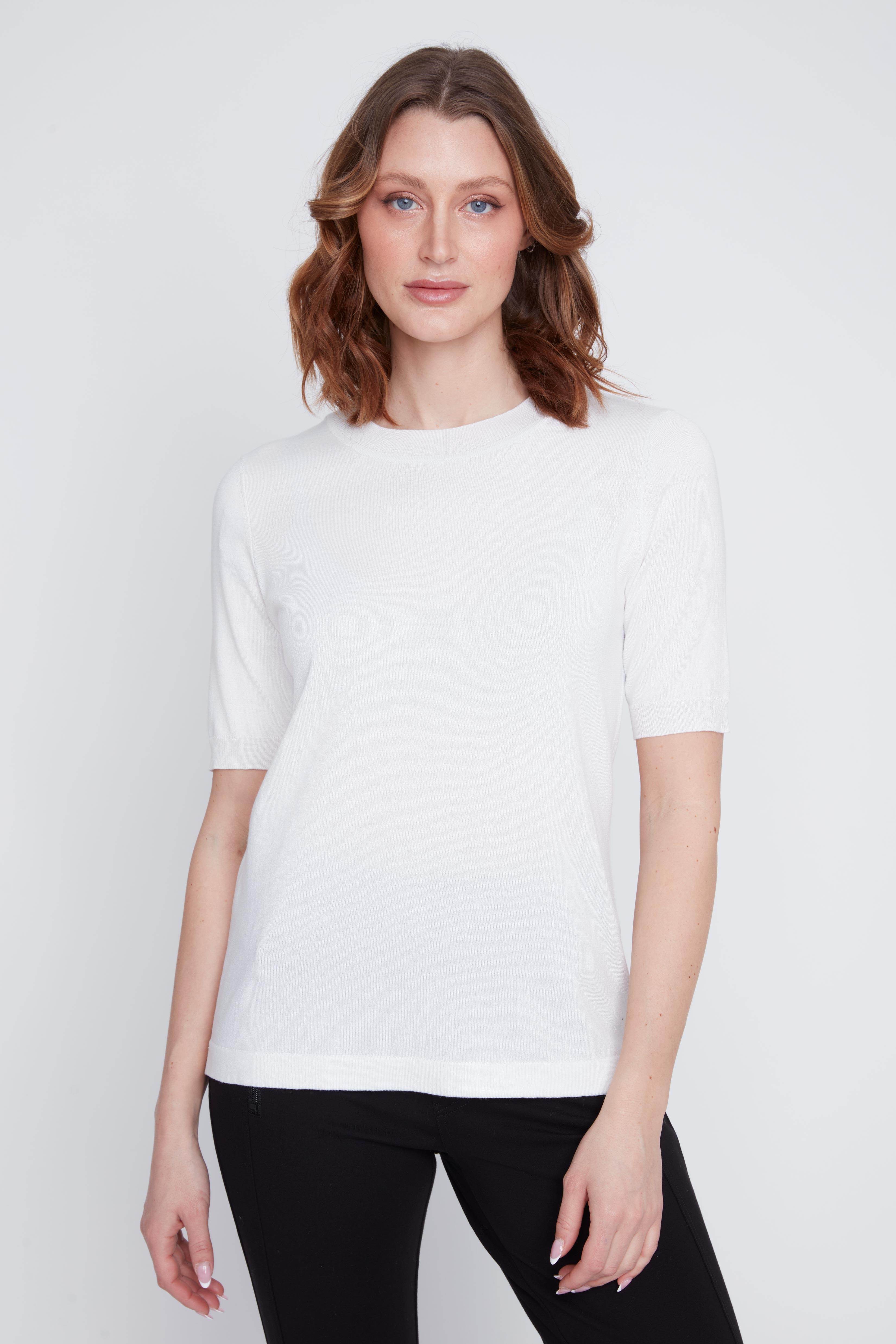T-shirt Cyc en tricot fin, doux et léger, avec un col rond.