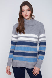 Chandail en tricot à rayures bleu acier et blanc/crème pour femme, en mélange de Viscose, Polyester et Nylon. Marque Coco Y Club.