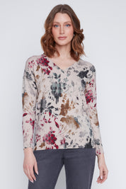 Chandail Cyc Coco Y Club en tricot léger, imprimé de fleurs vertes, rouges et ocre sur fond beige, avec un col en V