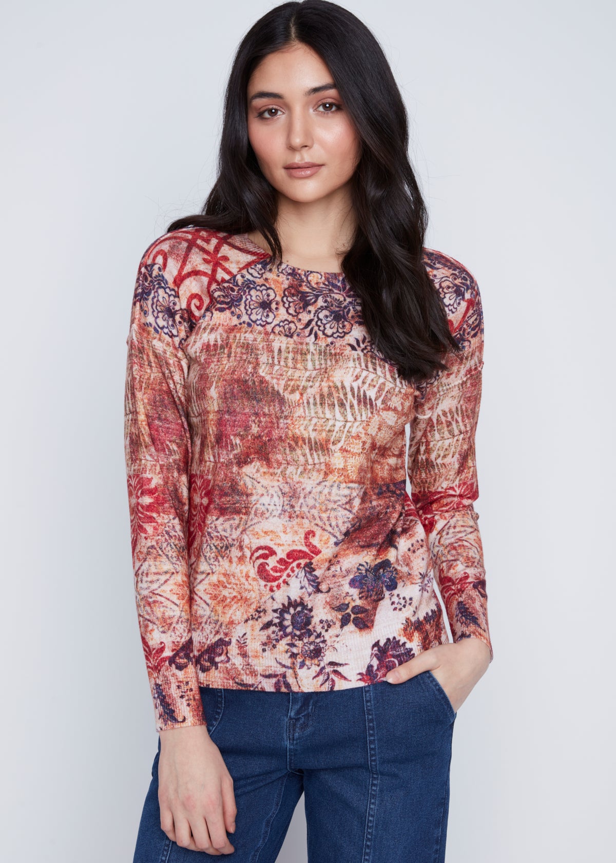 "Chandail en tricot léger pour femme avec un imprimé abstrait multicolore. Mélange de Viscose, Polyester et Nylon. Marque Coco Y Club."