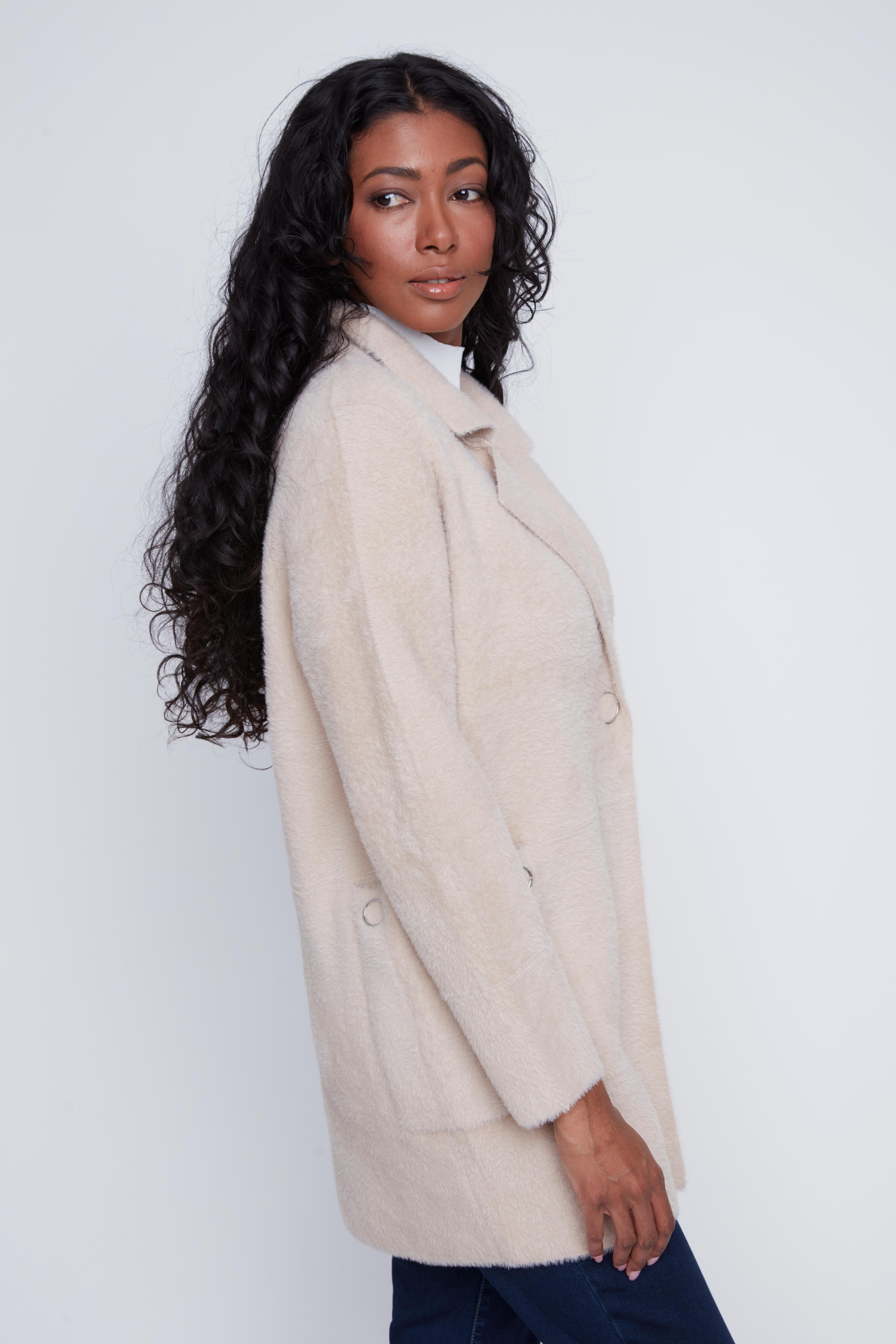 Cardigan manteau en tricot Cyc Coco Y Club couleur sable, à l'effet peluche, avec boutons-pression argentés et poches à l'avant.