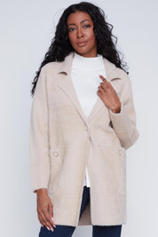 Cardigan manteau en tricot Cyc Coco Y Club couleur sable, à l'effet peluche, avec boutons-pression argentés et poches à l'avant.