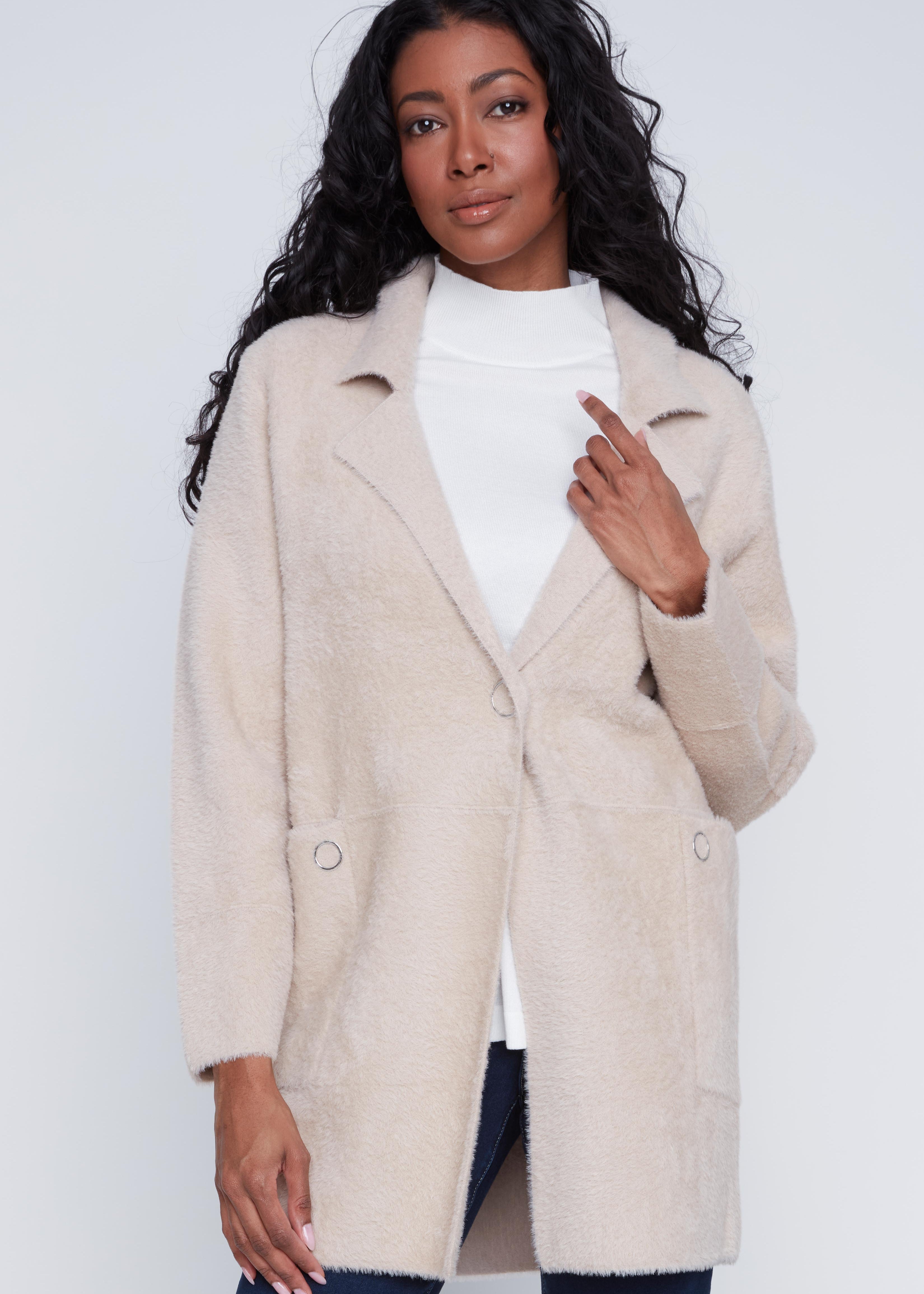 Cardigan manteau en tricot Cyc Coco Y Club couleur sable, à l'effet peluche, avec boutons-pression argentés et poches à l'avant.
