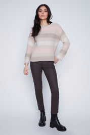 Ce Chandail en Tricot à Rayures de la compagnie Coco Y Club est la pièce essentielle pour un look chic, douillet et intemporel. 