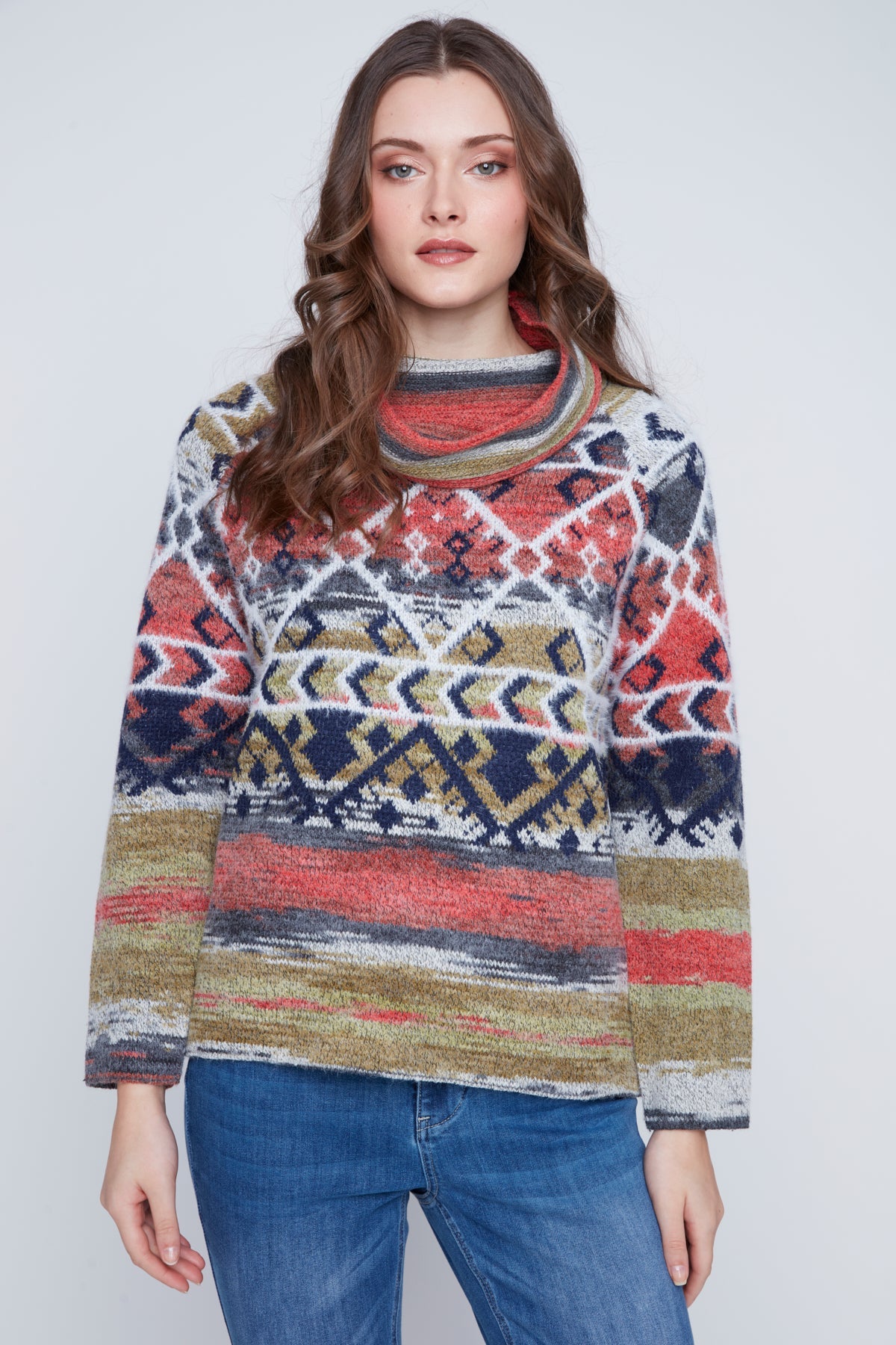 Chandail en tricot pour femme, avec col baveux drapé et motif Azthèque. Tissu doux en acrylique, nylon et polyester. Marque Coco Y Club.