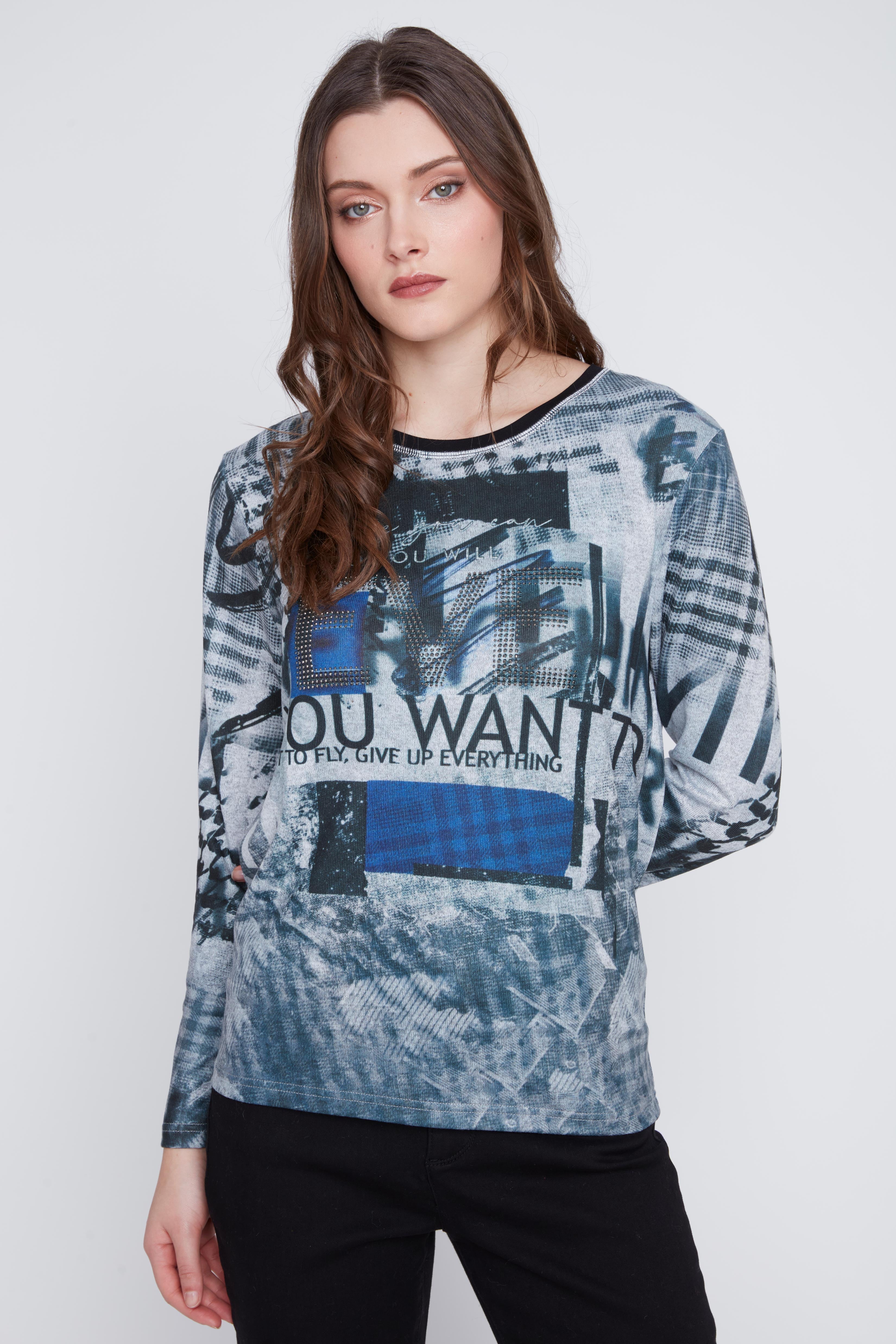 Chandail léger à manches longues pour femme, imprimé polyvalent, couleur gris bleu. Tissu extensible 95% polyester, 5% spandex. Marque Coco Y Club.