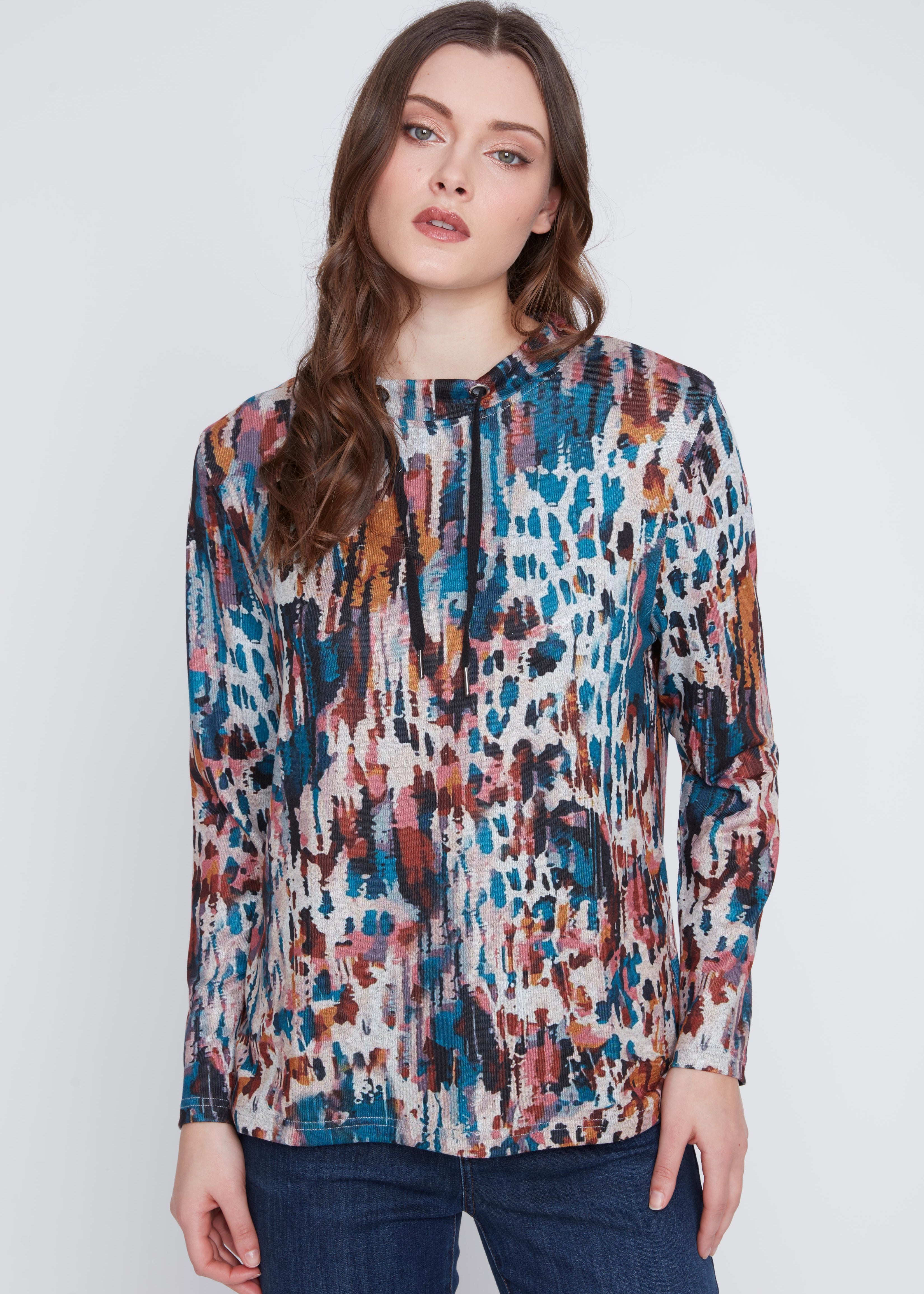 Chandail léger à manches longues pour femme, motif imprimé multicolore avec cordons de serrage au col. Tissu extensible 95% polyester, 5% spandex. Marque Coco Y Club.