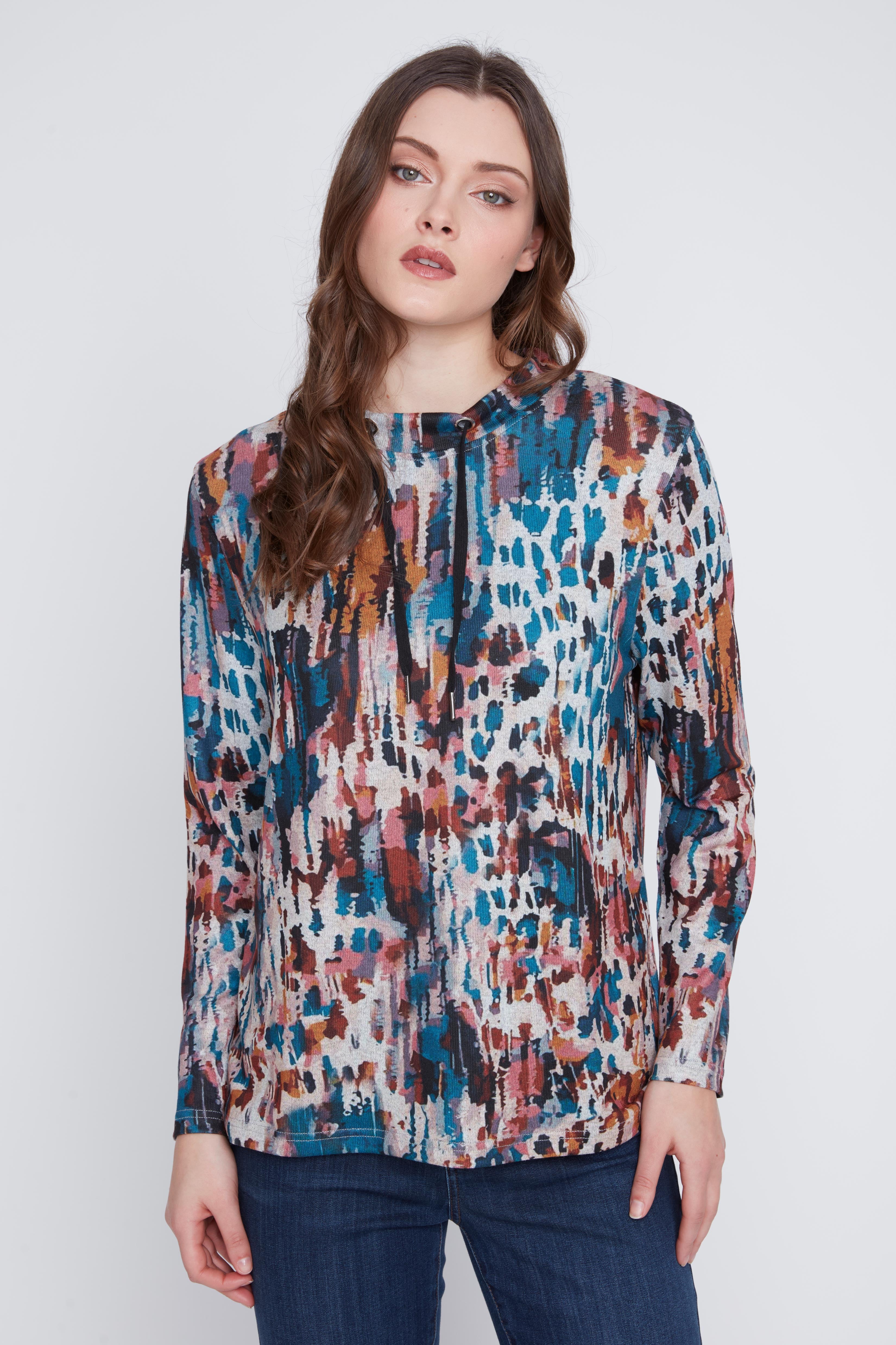 Chandail léger à manches longues pour femme, motif imprimé multicolore avec cordons de serrage au col. Tissu extensible 95% polyester, 5% spandex. Marque Coco Y Club.