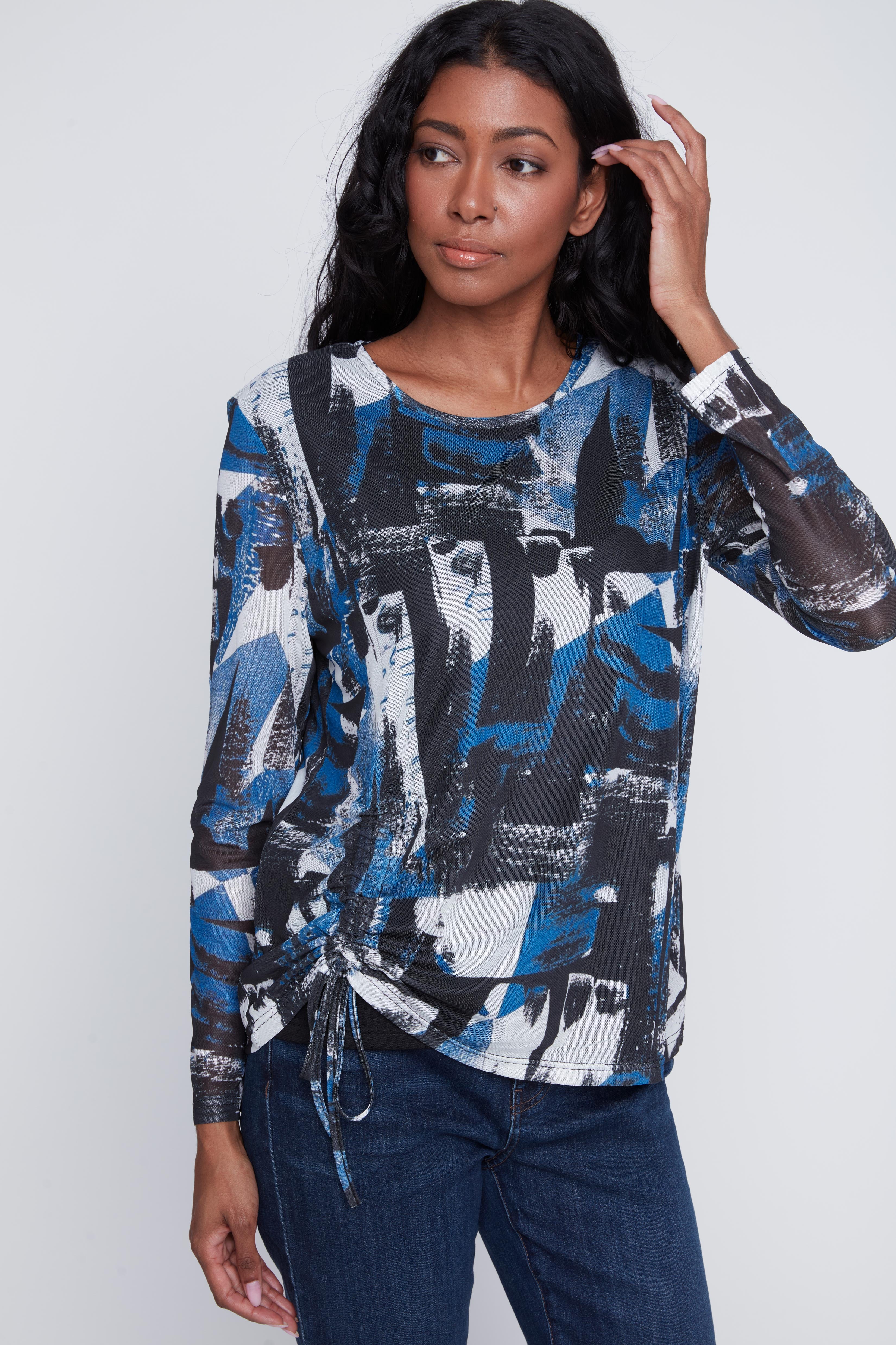 "Chandail pour femme en 100% polyester, couleur bleu cobalt, avec un imprimé abstrait et un cordon de serrage ajustable à l'ourlet. Marque Coco Y Club."