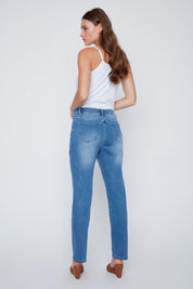 Jeans droit  avec broderies et brillants aux poches, denim extensible confortable au style élégant.