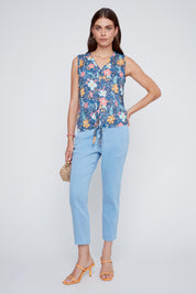 Chemisier sans manches imprimé turquoise avec détails de dentelle, col en V et fermeture boutonnée, style léger et estival