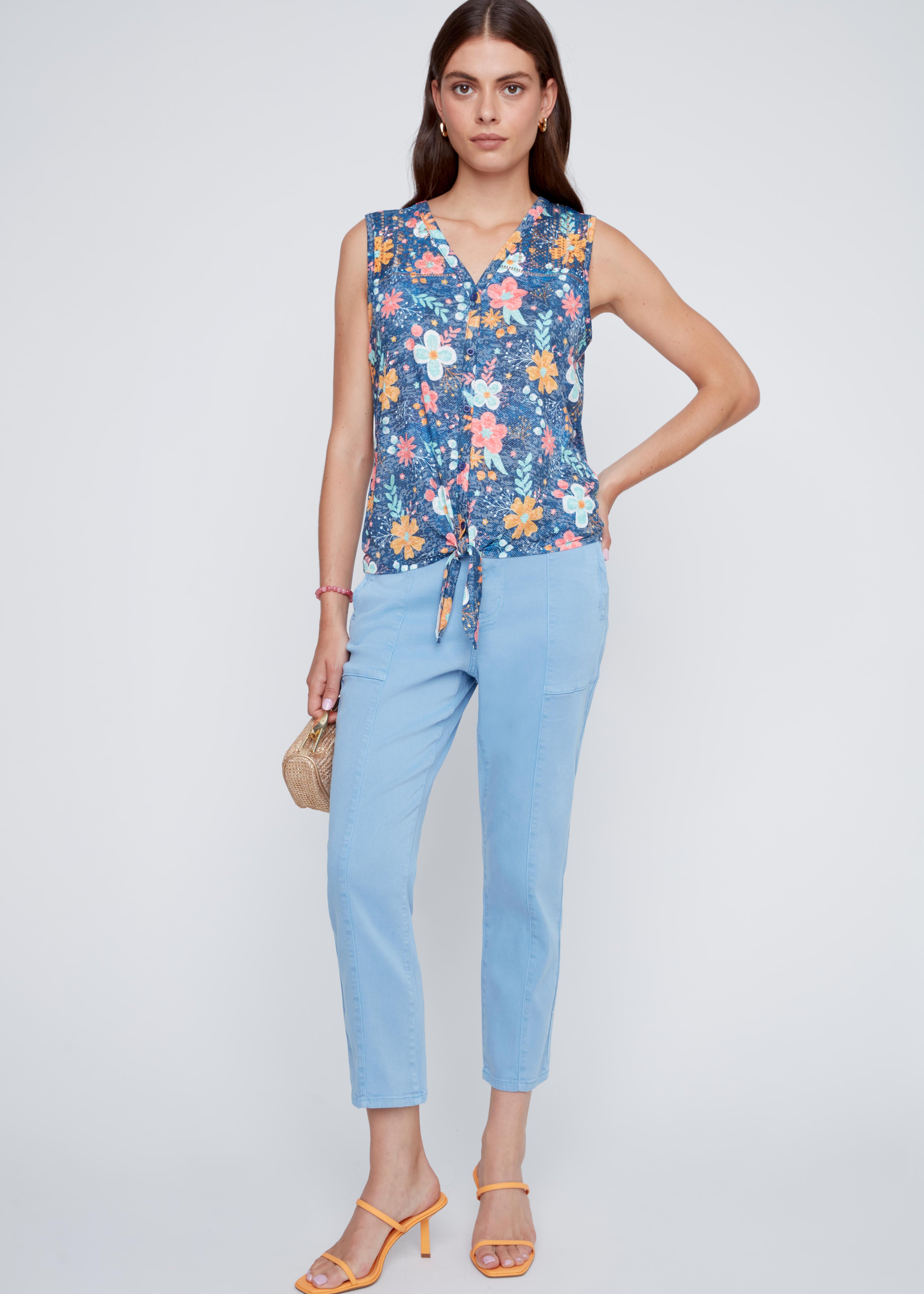 Chemisier sans manches imprimé turquoise avec détails de dentelle, col en V et fermeture boutonnée, style léger et estival