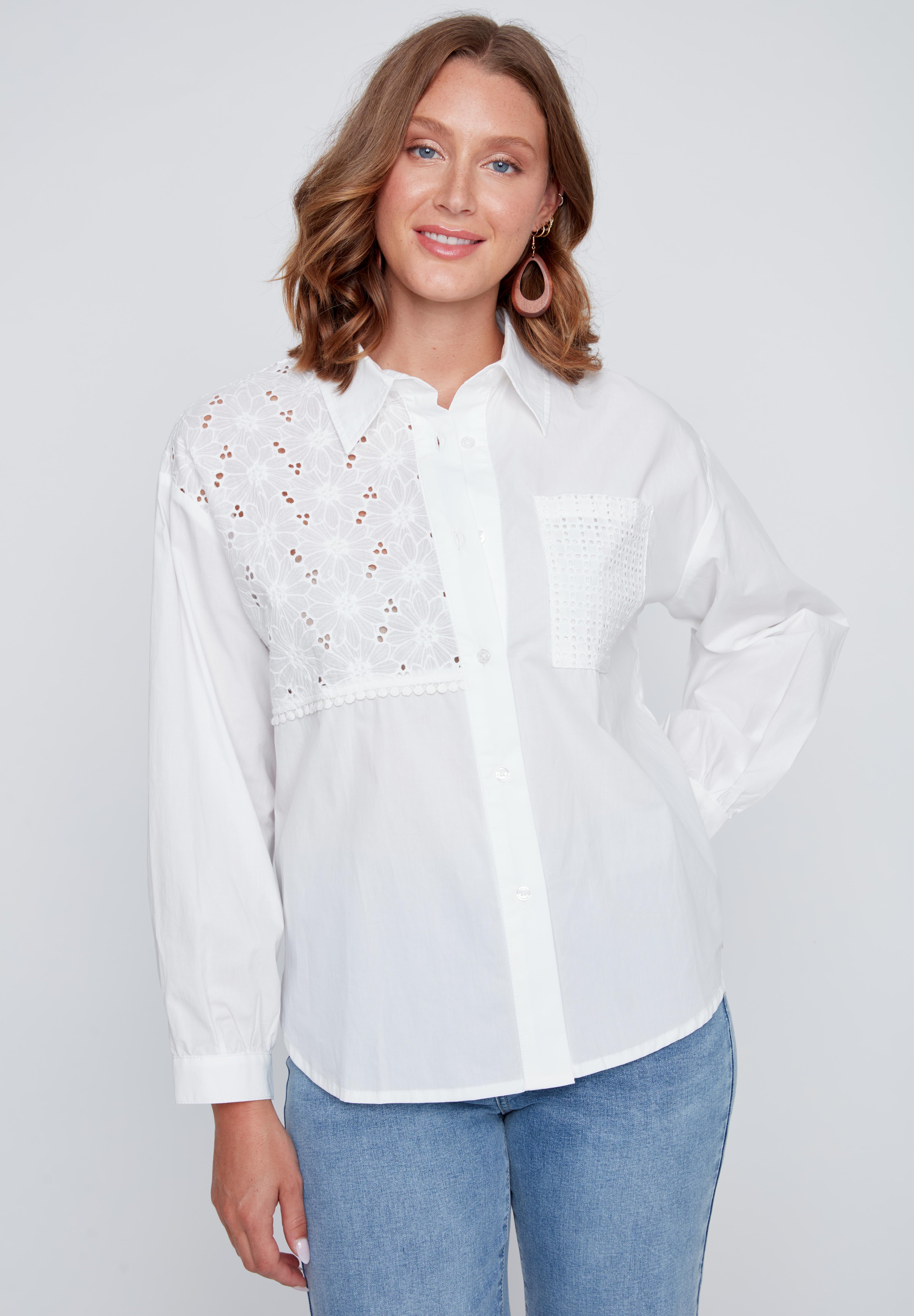Chemisier blanc avec broderie anglaise, style délicat et féminin, tissu en coton respirant.
