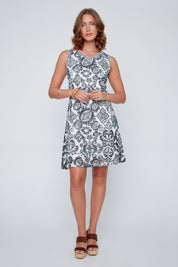 Robe sans manches imprimée avec col en V, tissu léger en polyester, style estival et polyvalent.