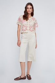 Chandail Fleurs Ajourées en Crochet