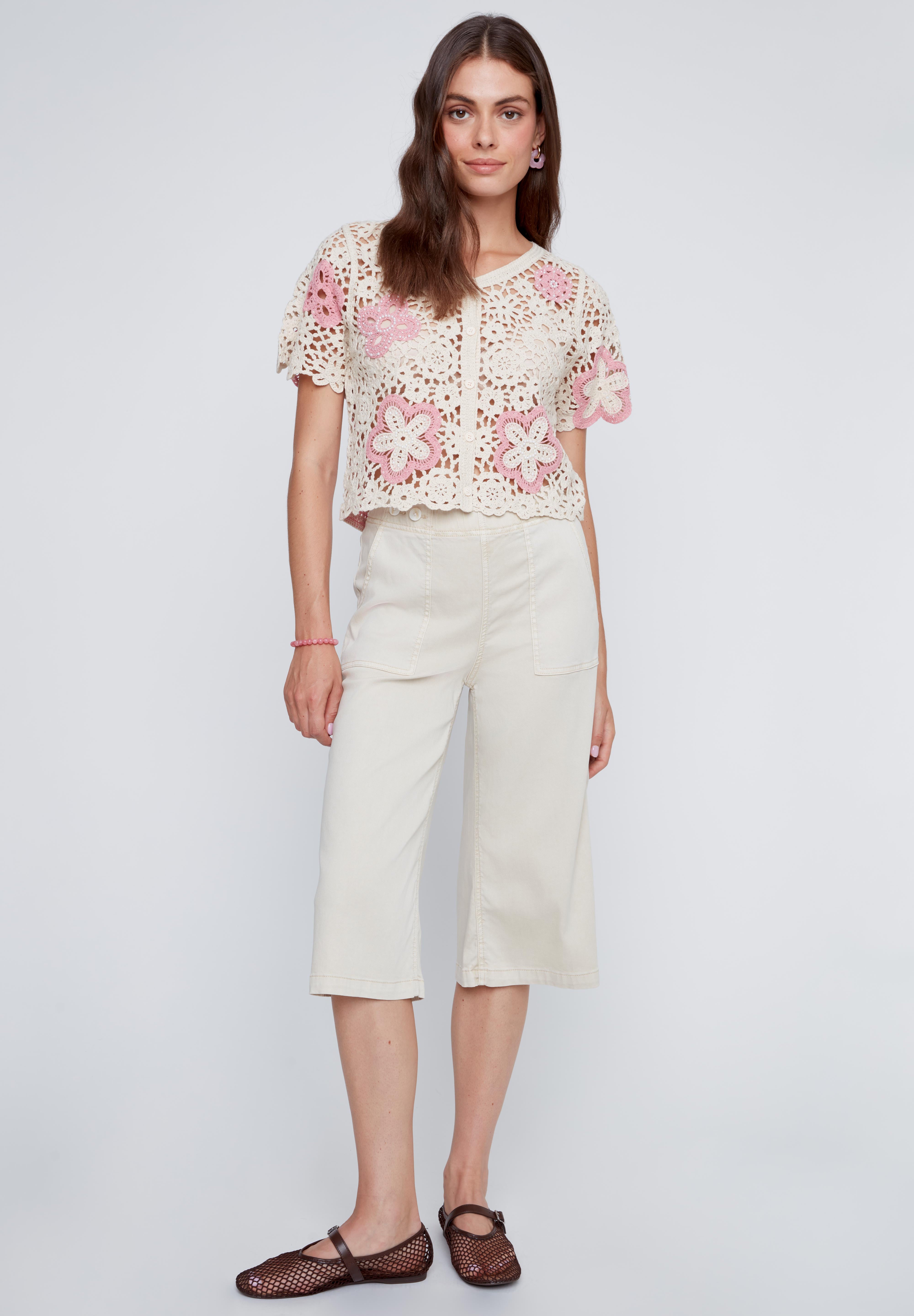 Chandail Fleurs Ajourées en Crochet