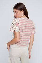 Chandail Fleurs Ajourées en Crochet