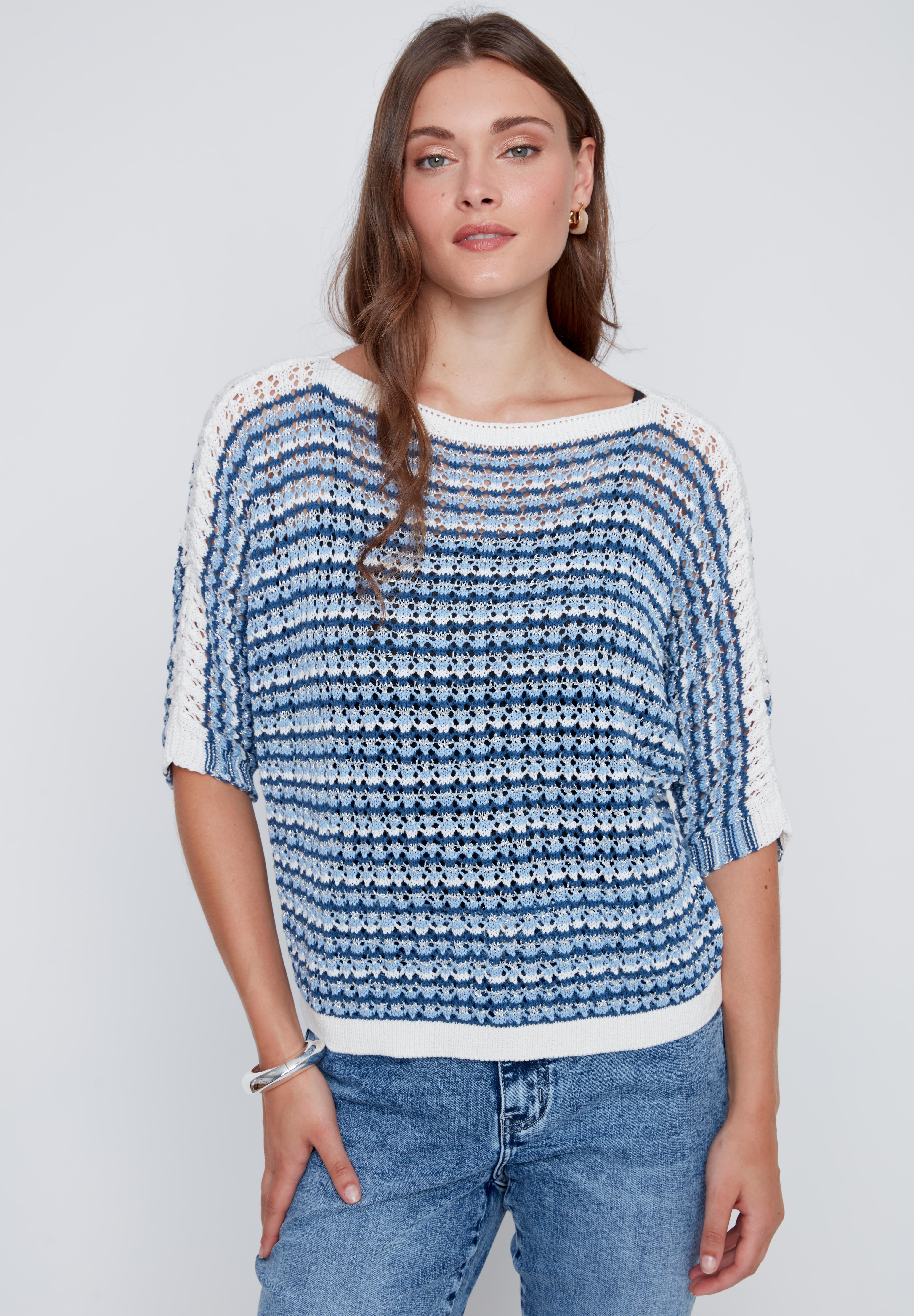 Chandail en tricot léger ajouré rayé bleu, confectionné en coton, au style décontracté et facile à agencer avec un jeans.