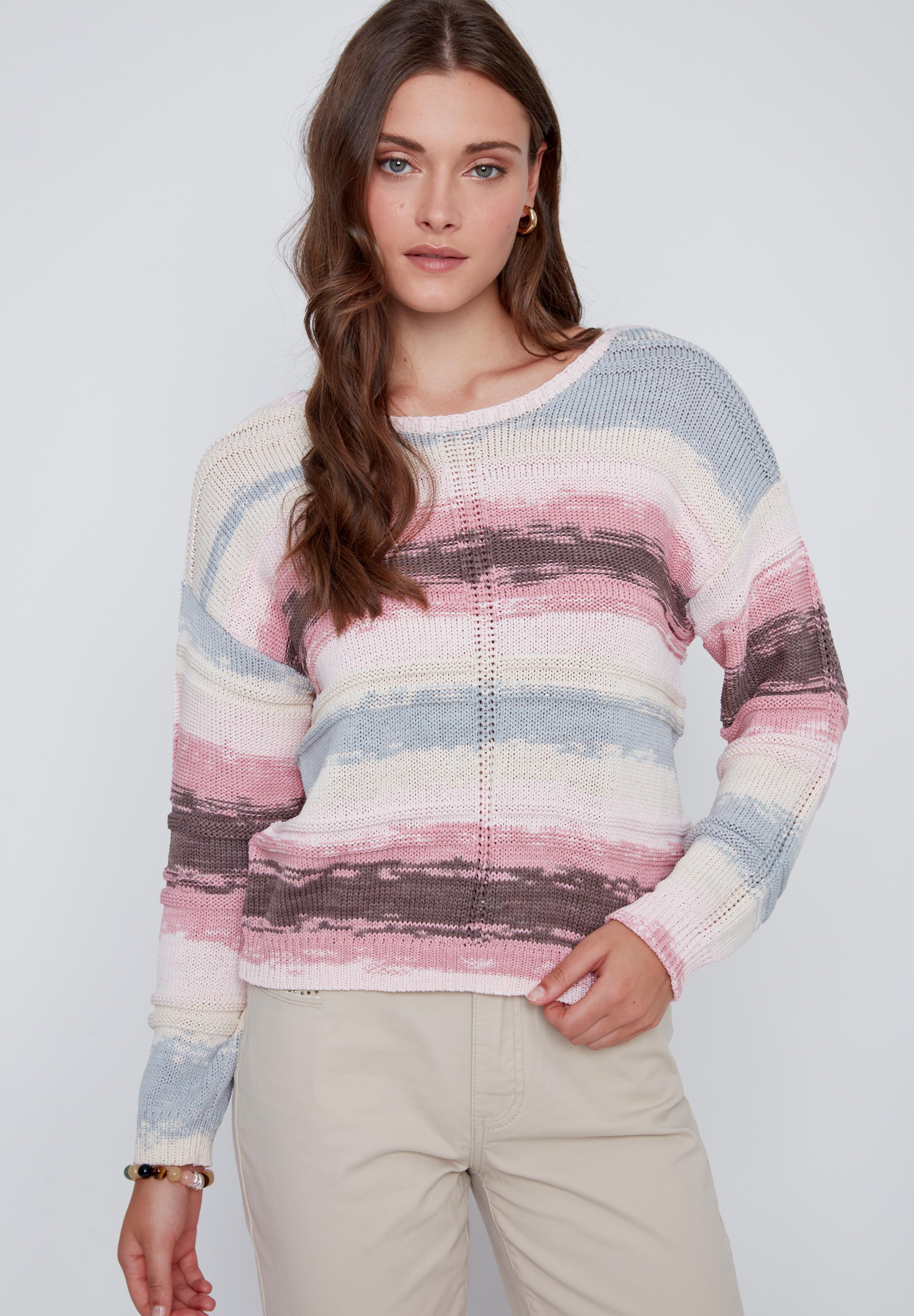 Chandail en tricot à col rond et manches longues, fond ivoire avec touches de bleu, rose et taupe, style coloré et élégant.
