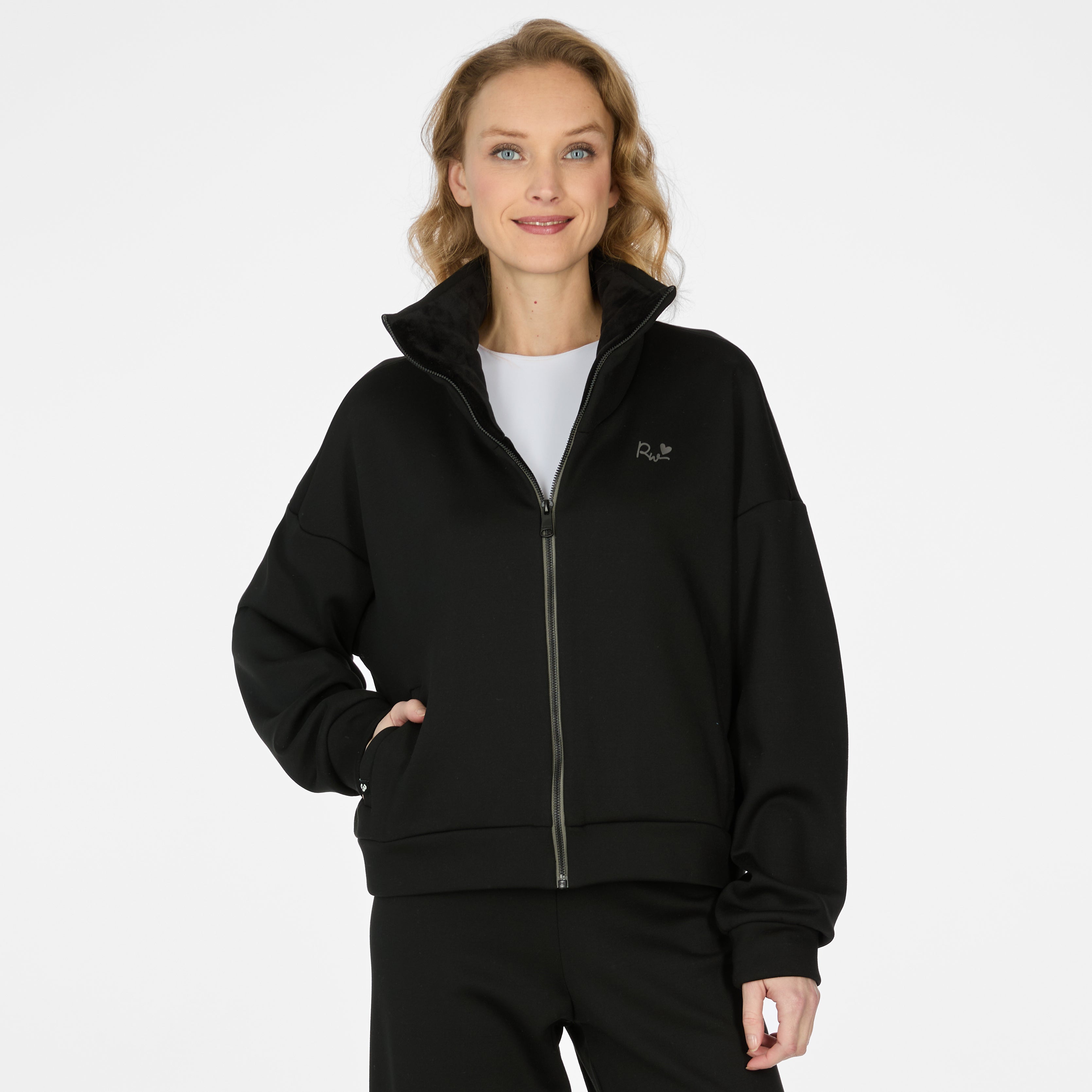 Veste noire zippée à col montant avec poches, vue de face