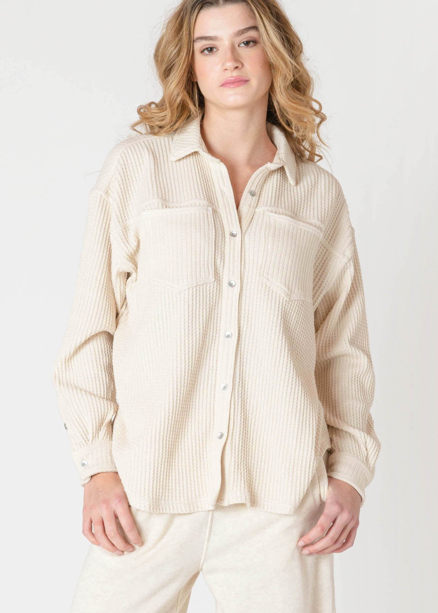 "Veste décontractée en tricot thermique à fermeture éclair, couleur crème douce (Pâte à Gâteau). Composition 60% Coton, 40% Polyester. Marque room34."