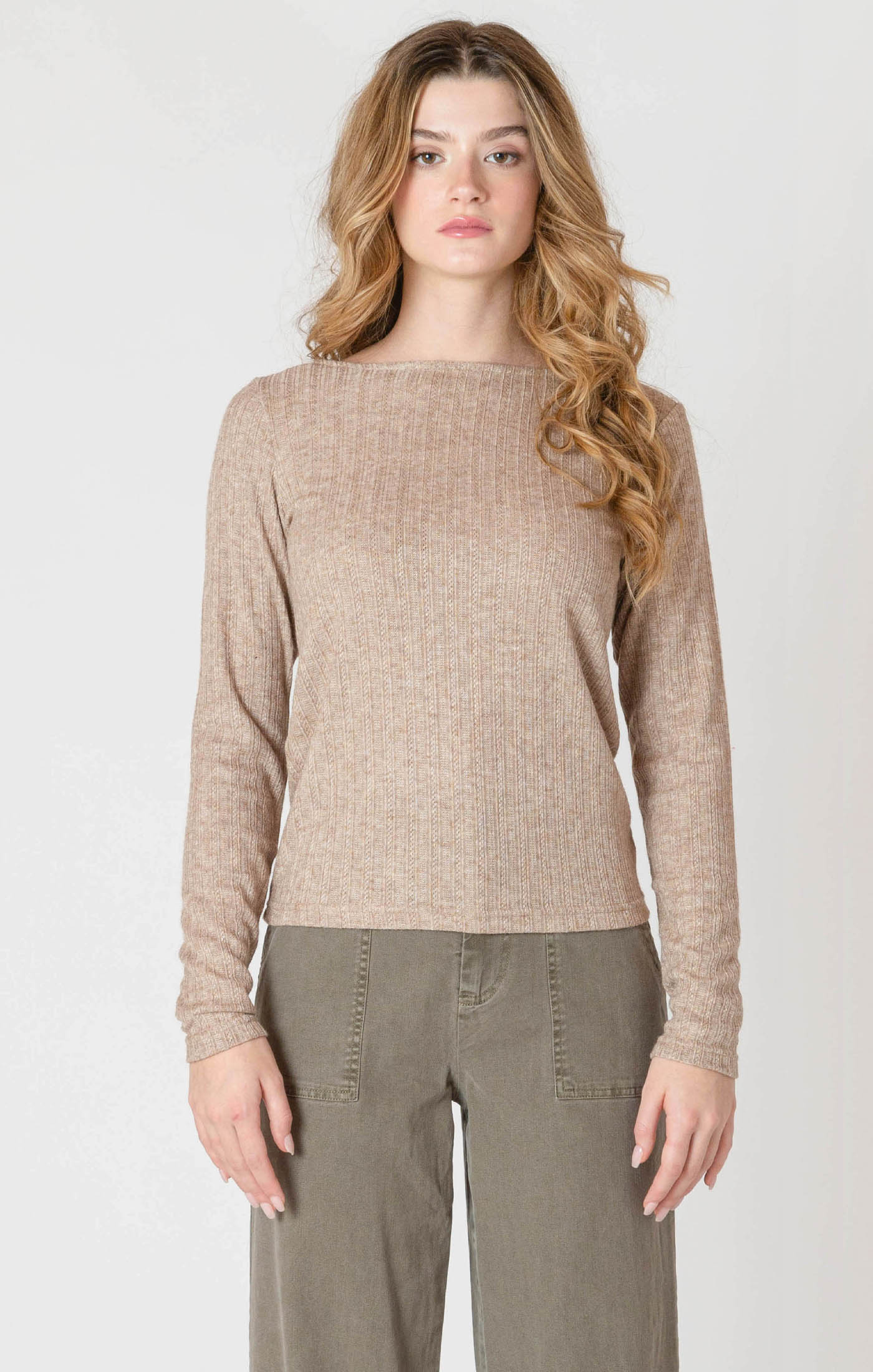 Haut texturé taupe chiné pour femme, de marque Room 34, avec une encolure bateau et manches longues.