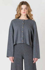 Cardigan court en tricot côtelé Room 34, de couleur charcoal, avec un col rond.