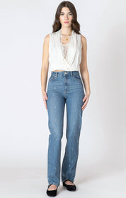 Jeans en denim bleu lavé pour femme, 100% Coton, orné de strass décoratifs. Marque Dex.