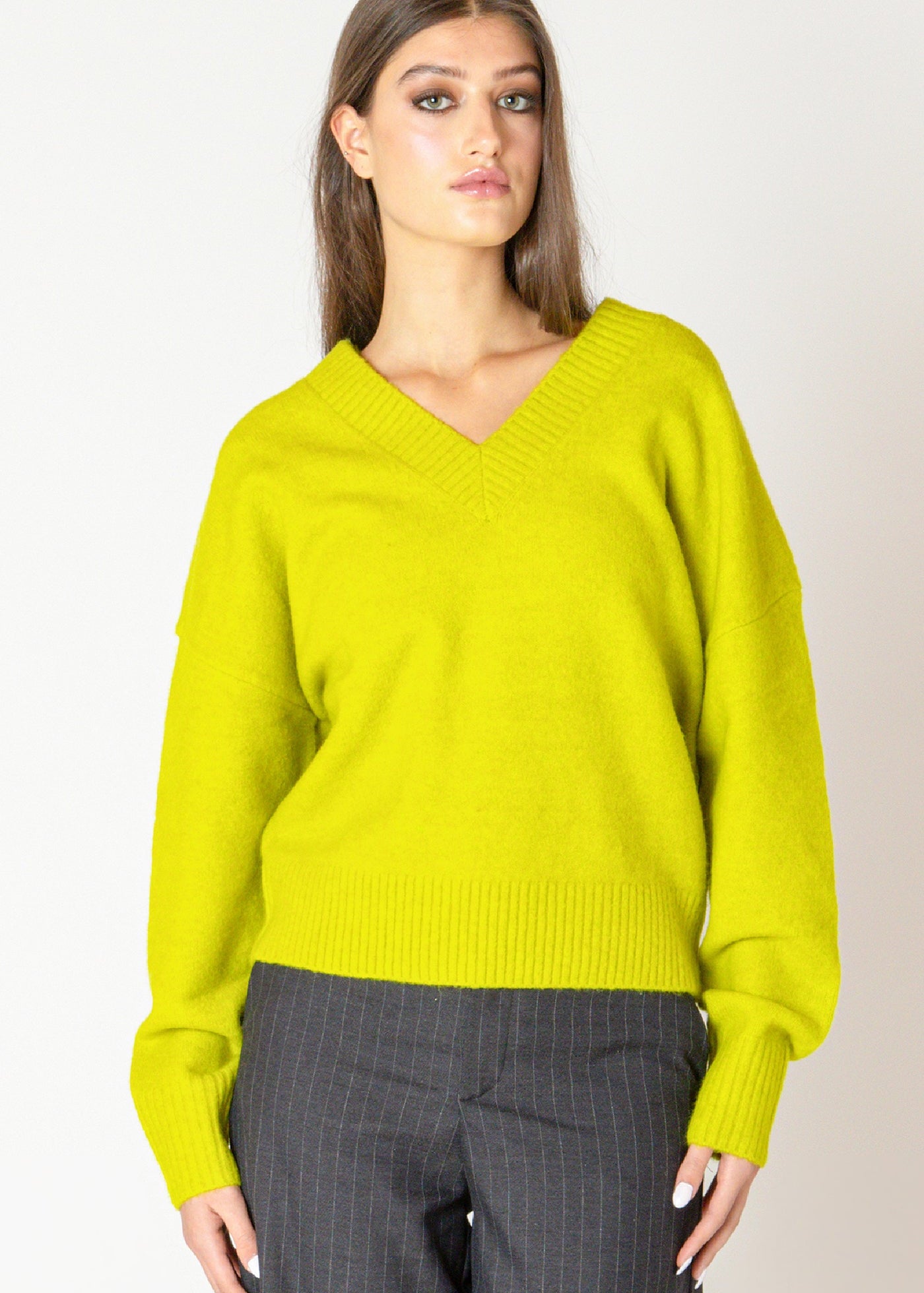 2627008_chandail-tricot-lime-col-v-black-tape-jaune-vert.jpg