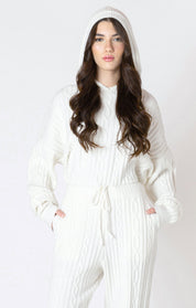 Chandail en tricot pour femme, avec capuchon, de couleur blanc neige. Tissu doux et chaud en polyester, acrylique et nylon. Marque Dex.