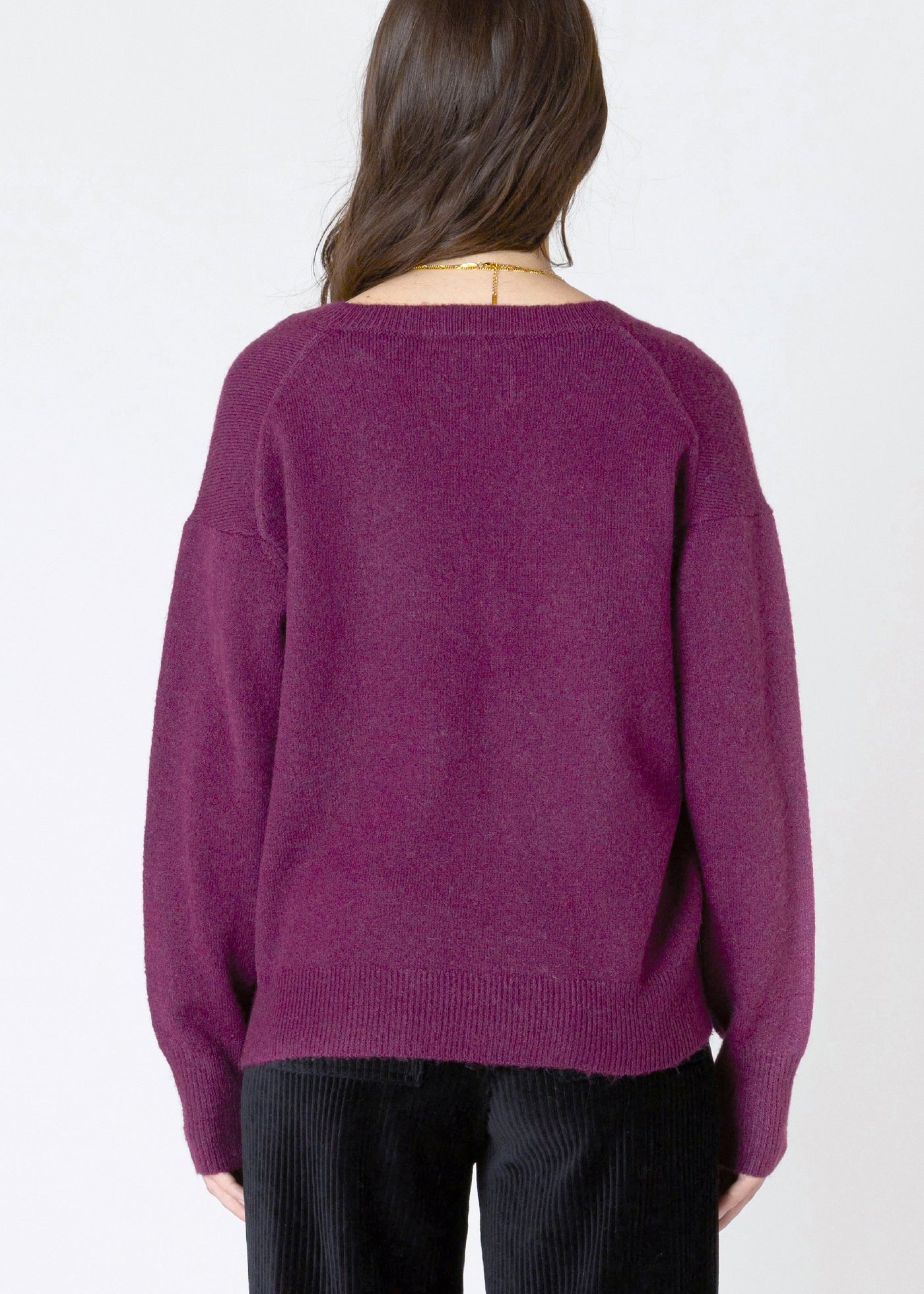 2627246_chandail-tricot-prune-col-v-dex-2.jpg