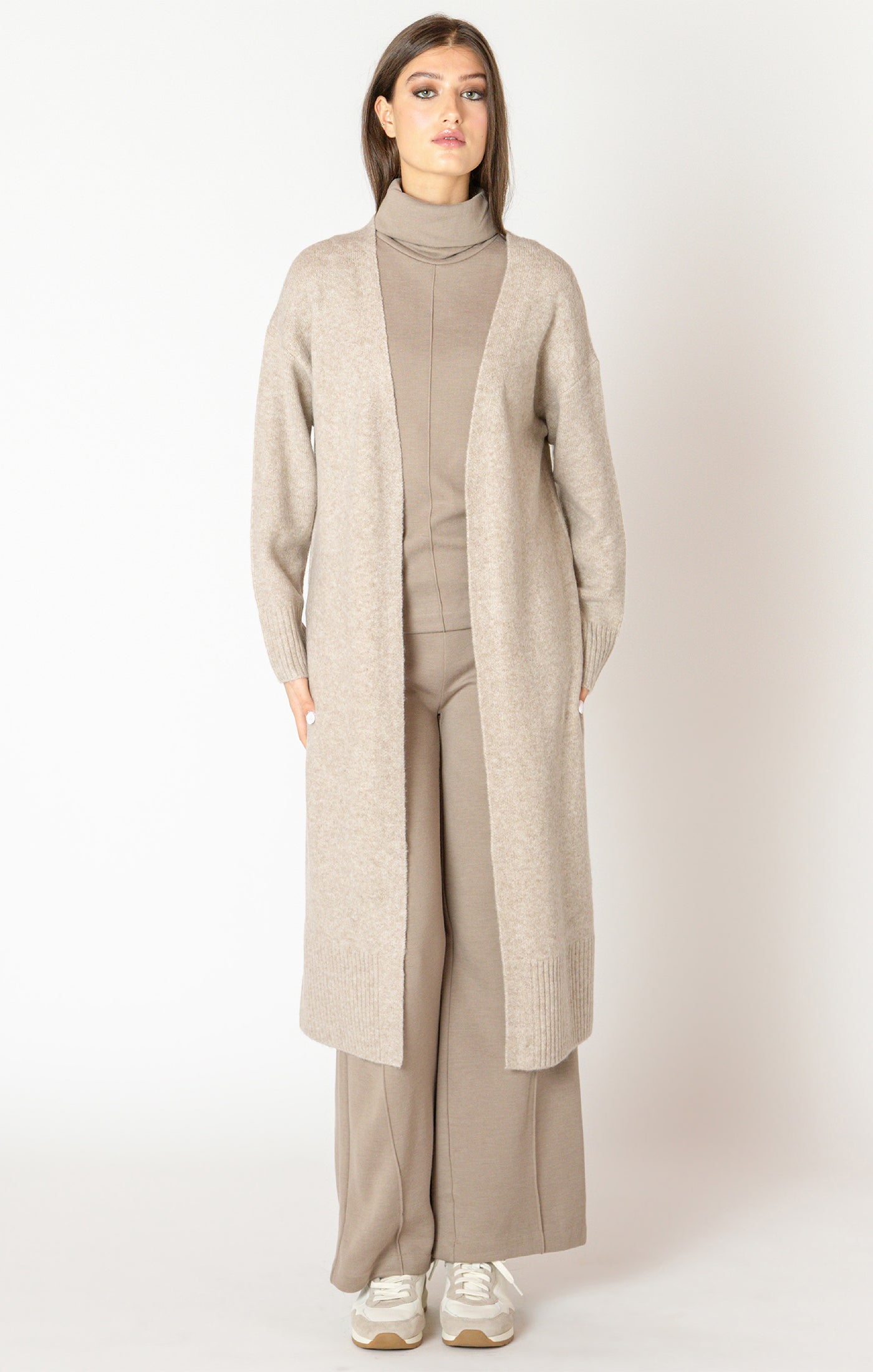 Cardigan long ouvert Black Tape pour femme, couleur Avoine Chiné, coupe fluide et drapée en maille douce.